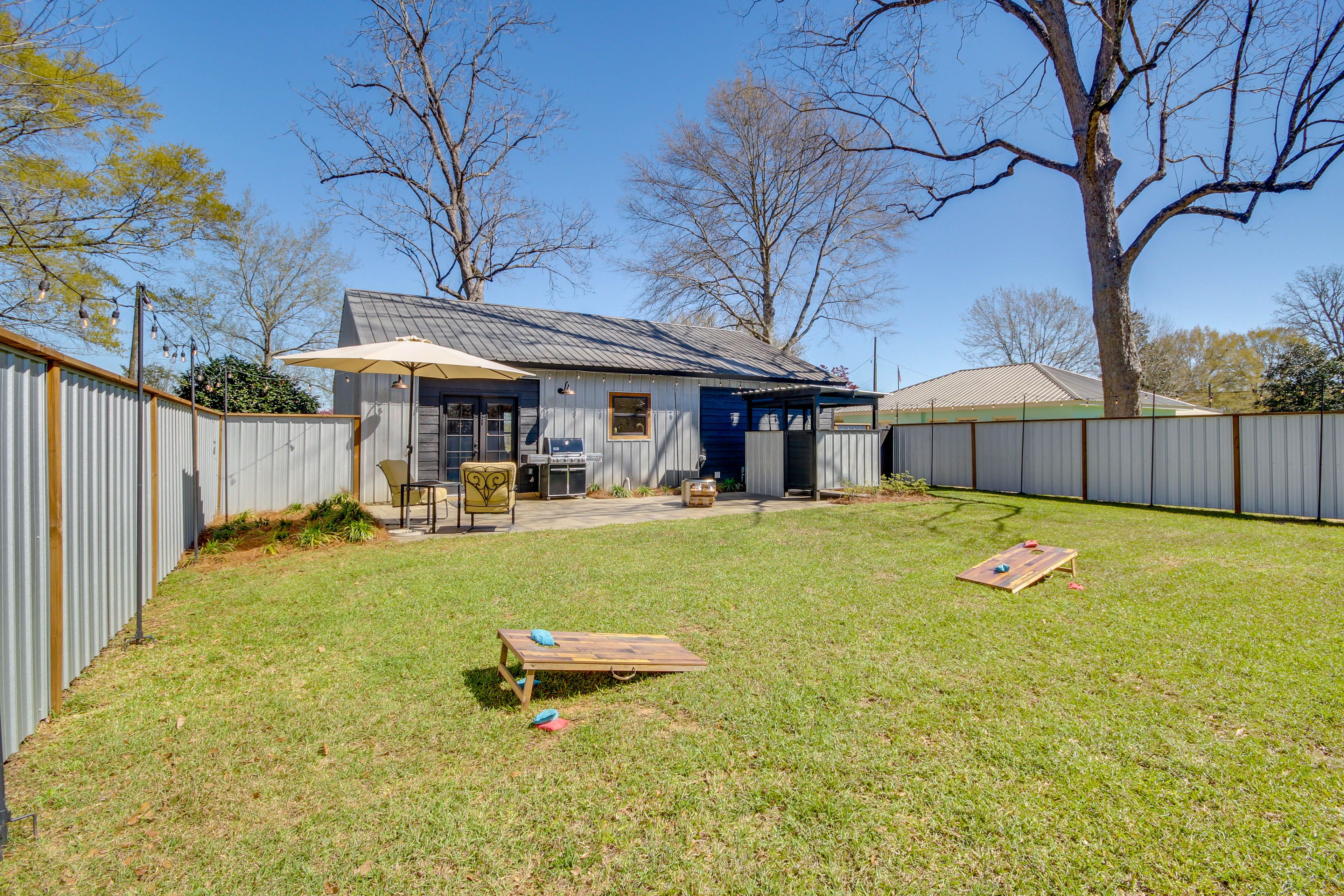 Fenced-In Yard | Cornhole