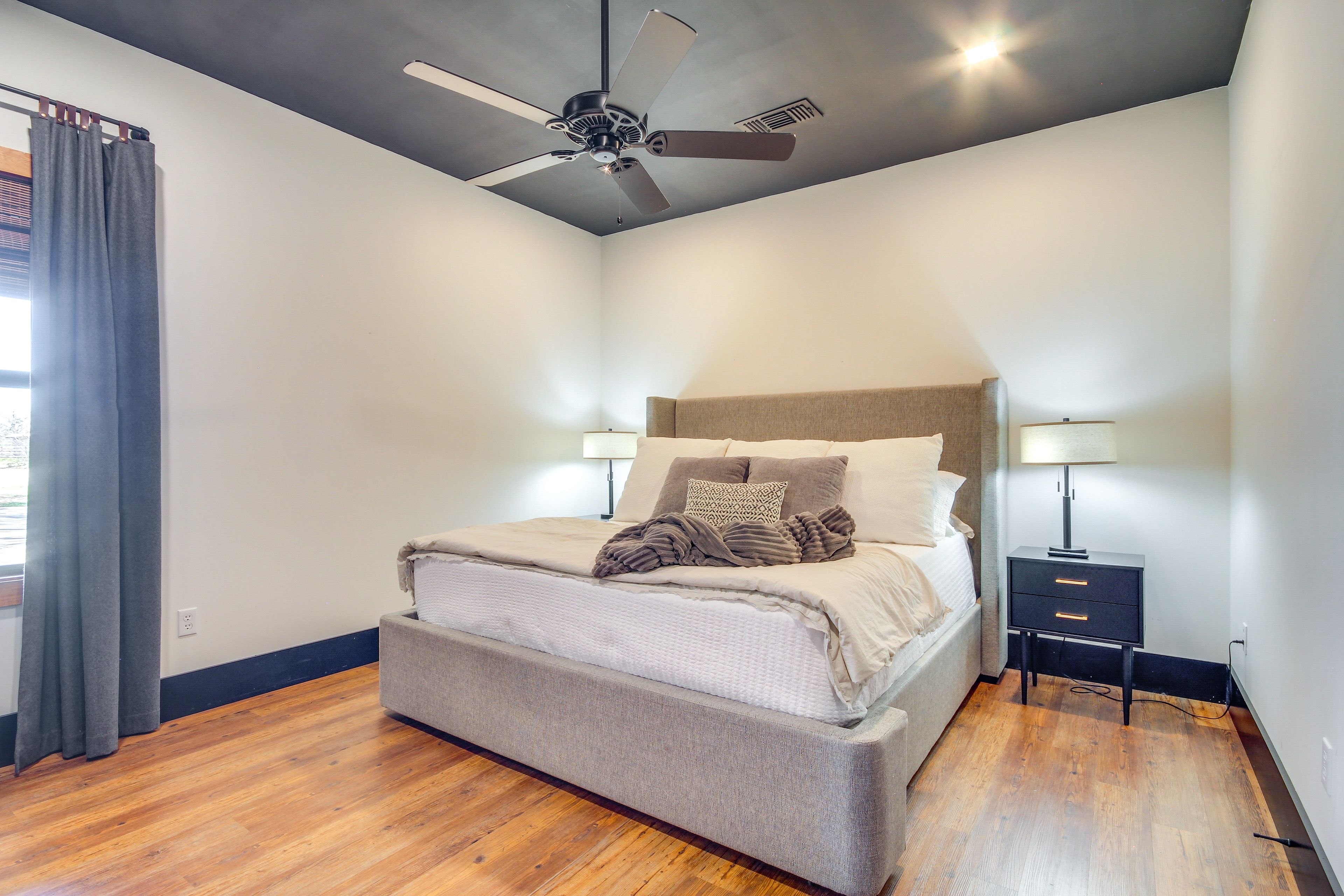 Bedroom | 1 Step to Enter | King Bed
