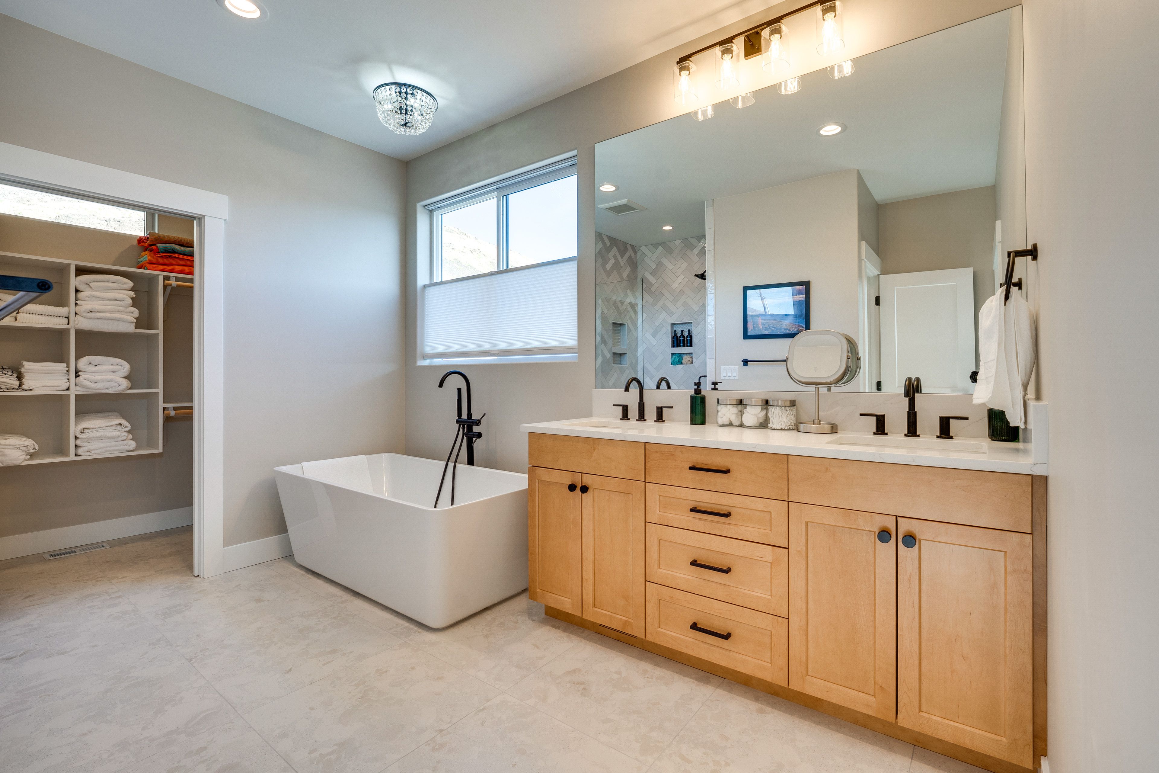 En-Suite Bathroom | 2nd Floor | Towels Provided