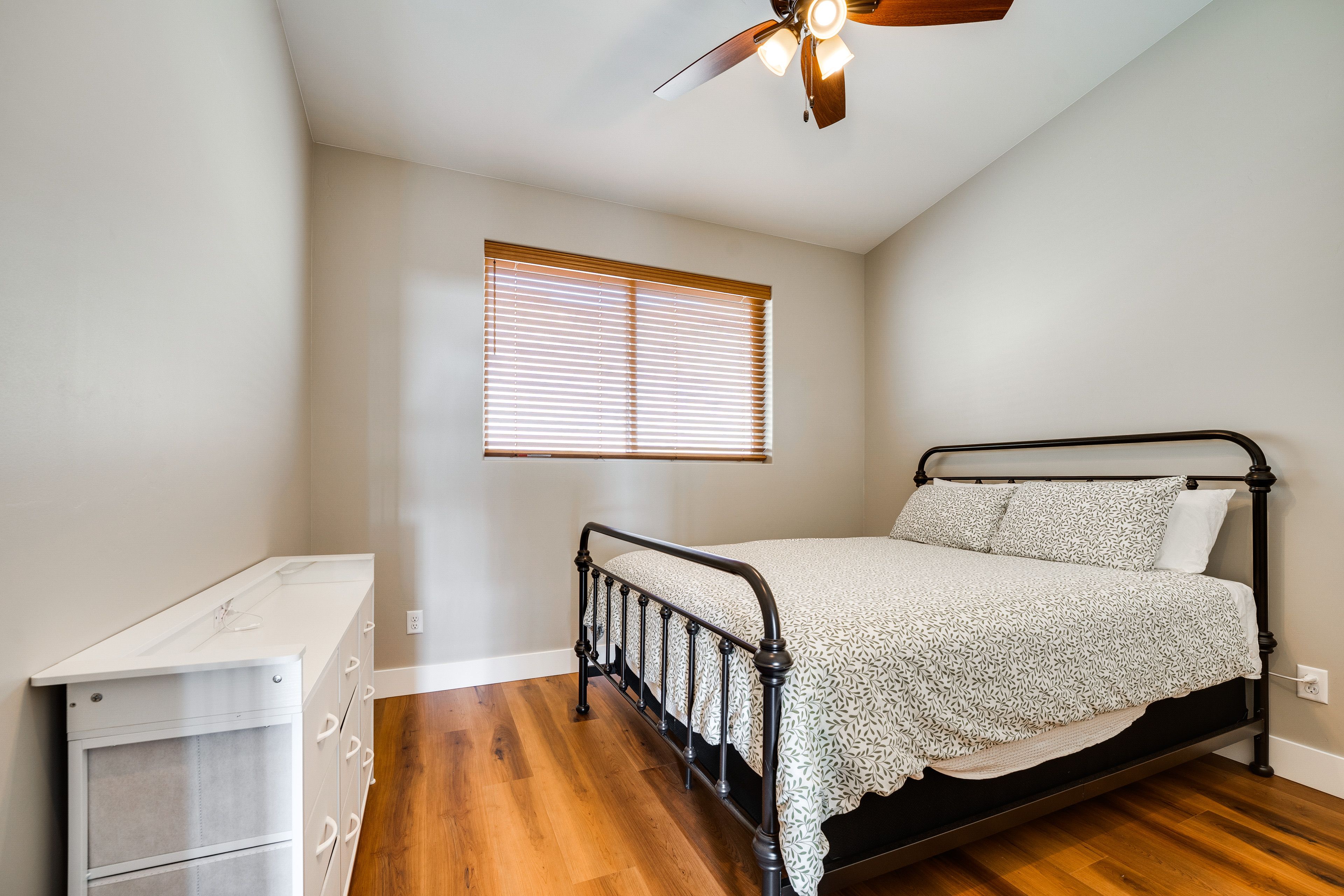 Bedroom 2 | 2nd Floor | Queen Bed