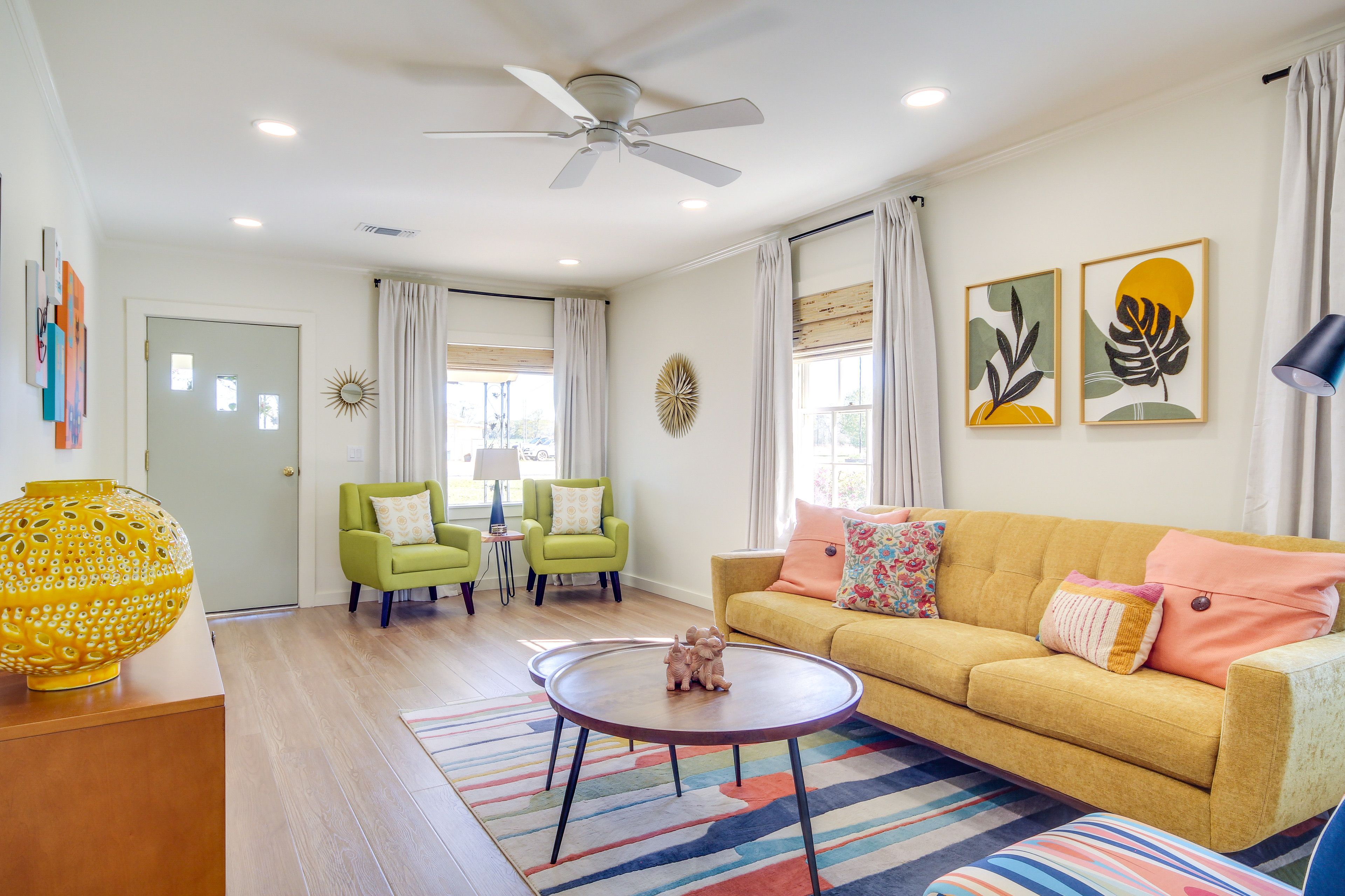 Living Room | Free WiFi | Smart TV | Central A/C