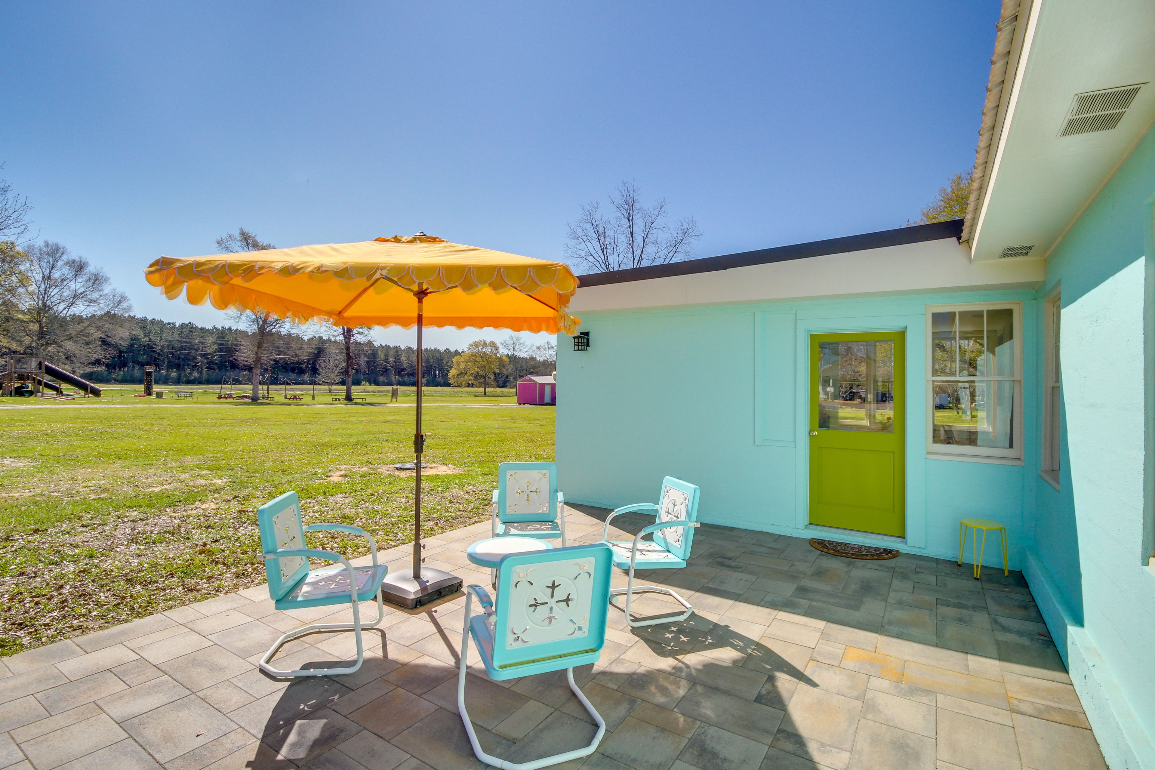 Perkinston Vacation Rental | 2BR | 1BA | 850 Sq Ft | Step-Free Access