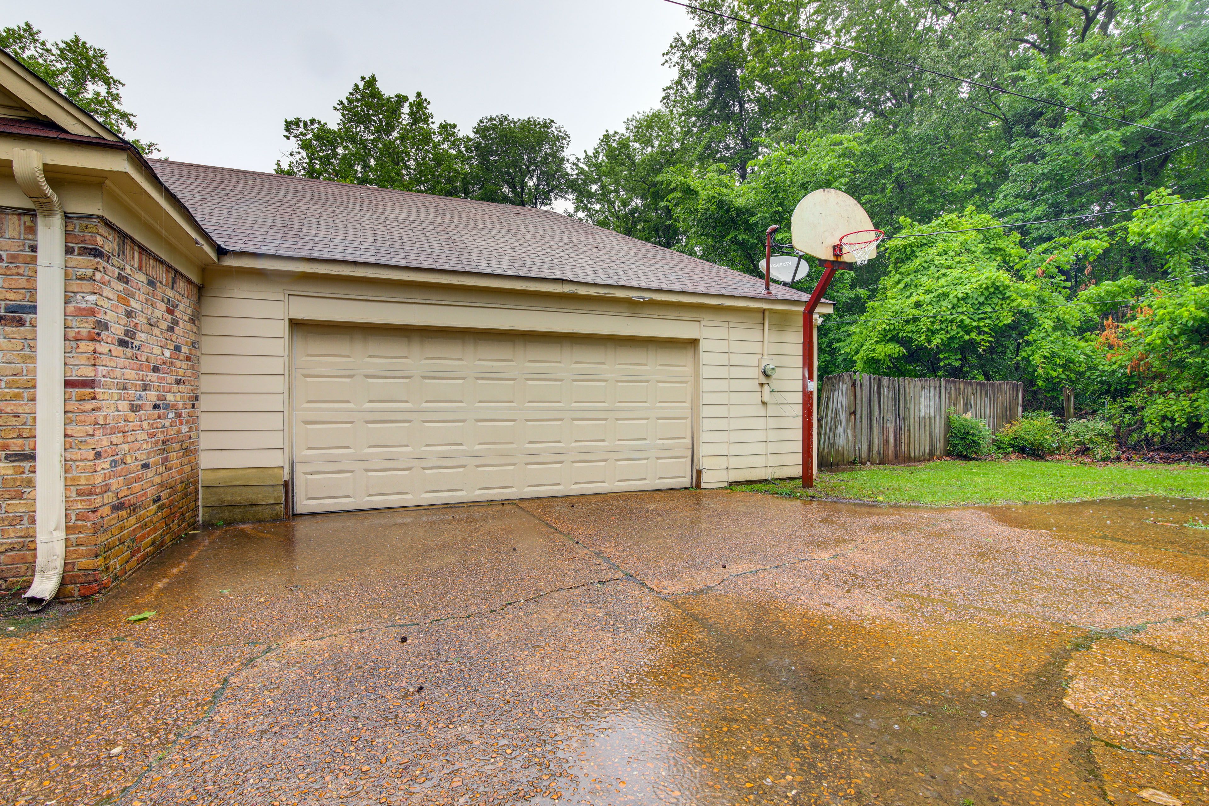 Parking | Garage (2 Vehicles) | Driveway (4 Vehicles)