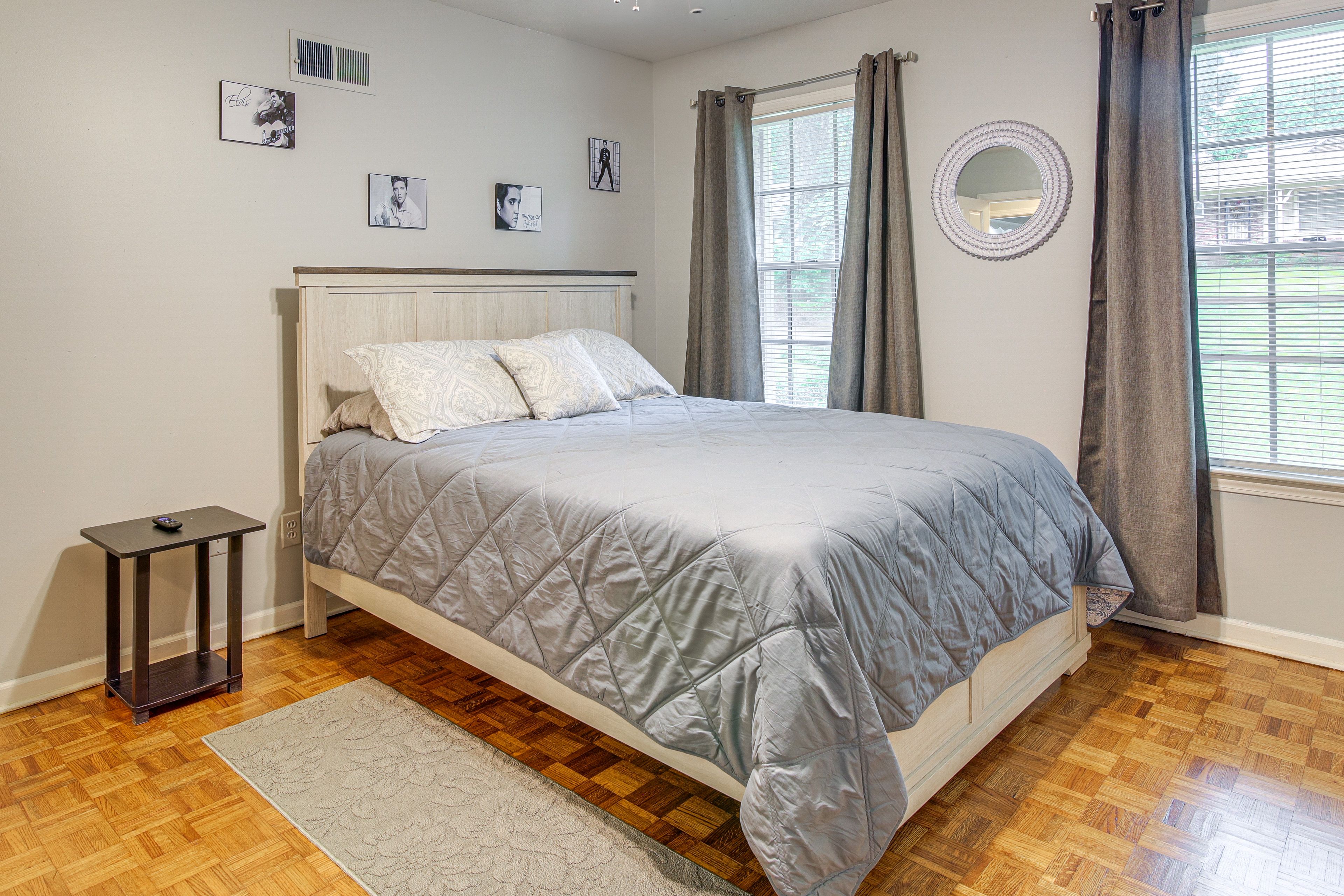 Bedroom 1 | Queen Bed | Smart TV