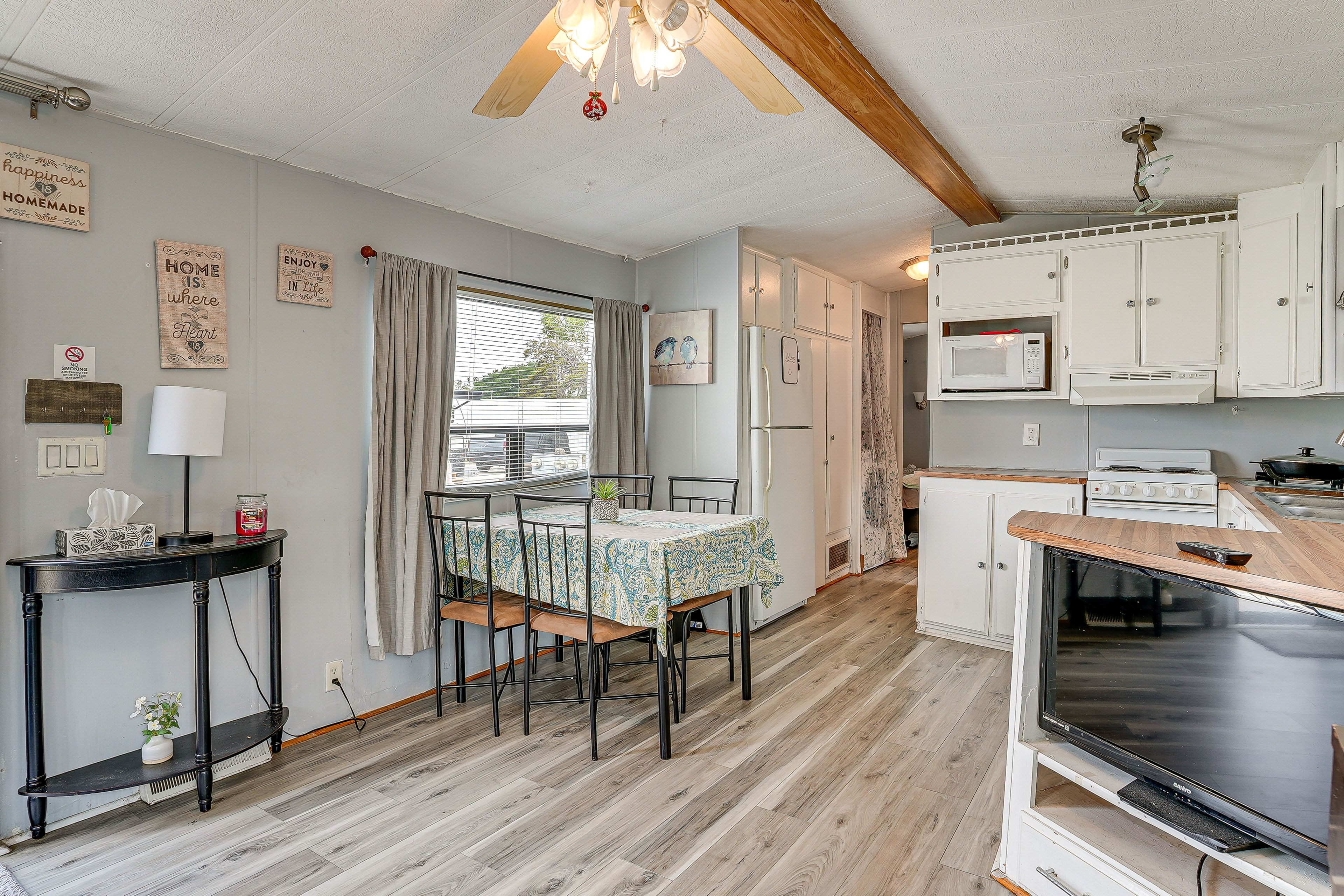 Dining Area | Dishware/Flatware