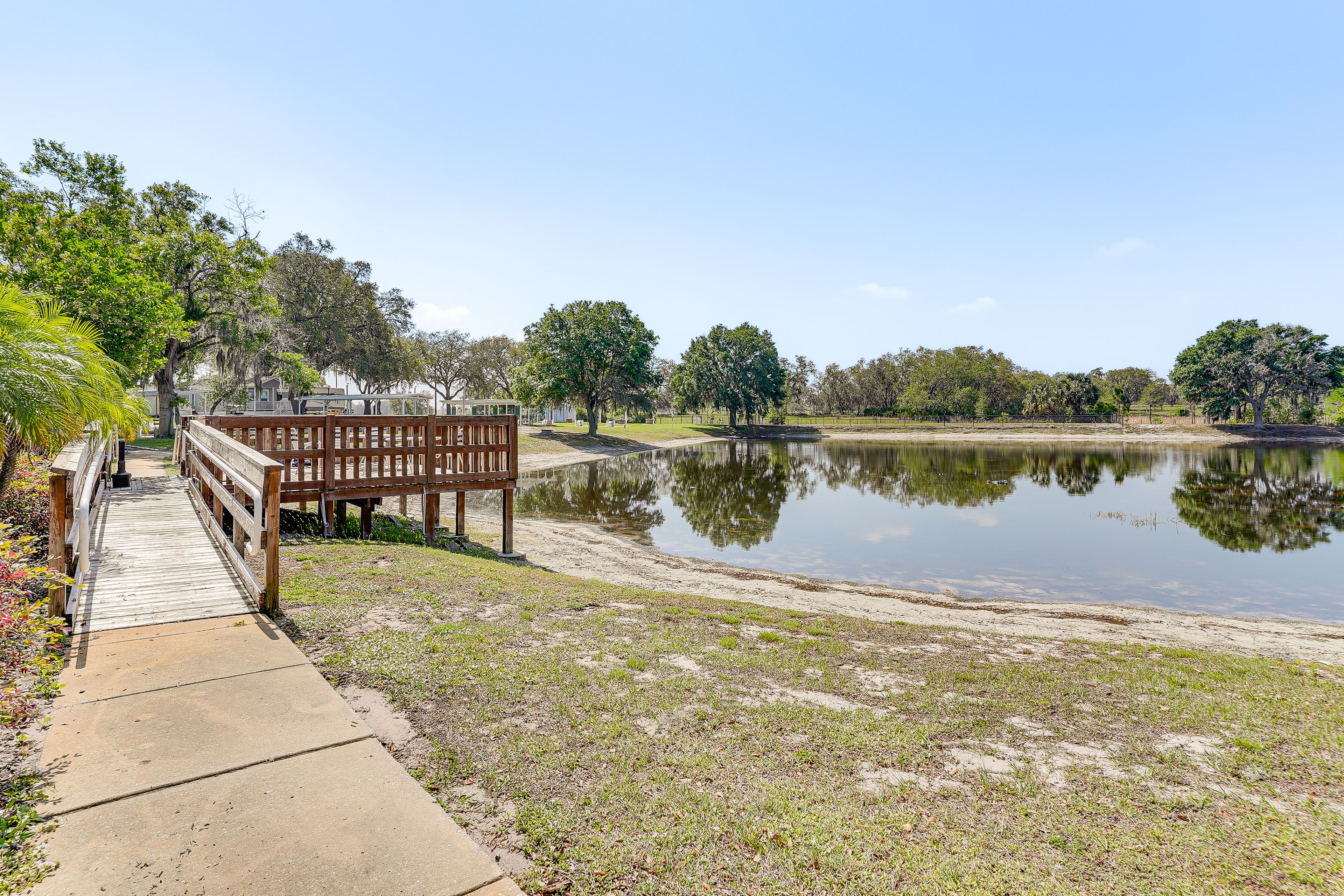 Community Amenities | Walking Trail | Sun Deck | Fire Pit
