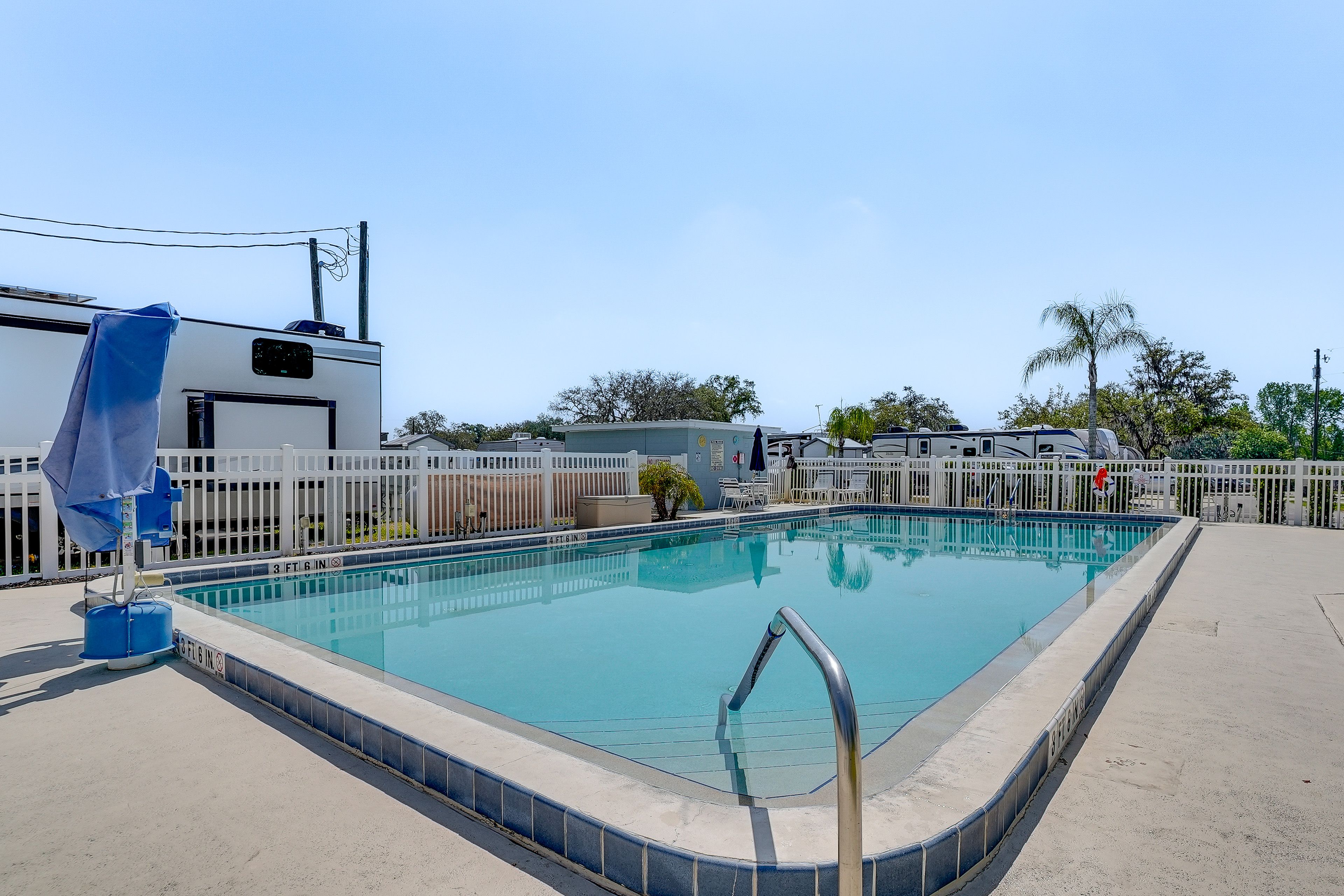 Community Amenities | Outdoor Pool