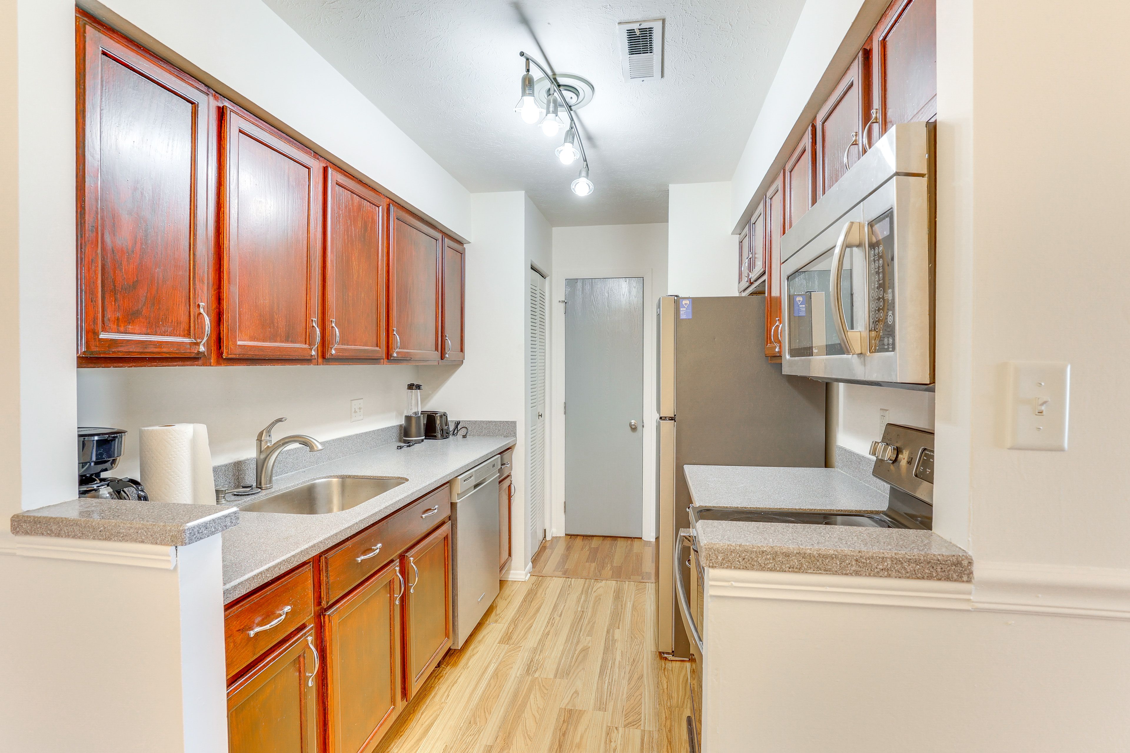 Kitchen | Laundry Area | Free WiFi | Central Air Conditioning/Heat