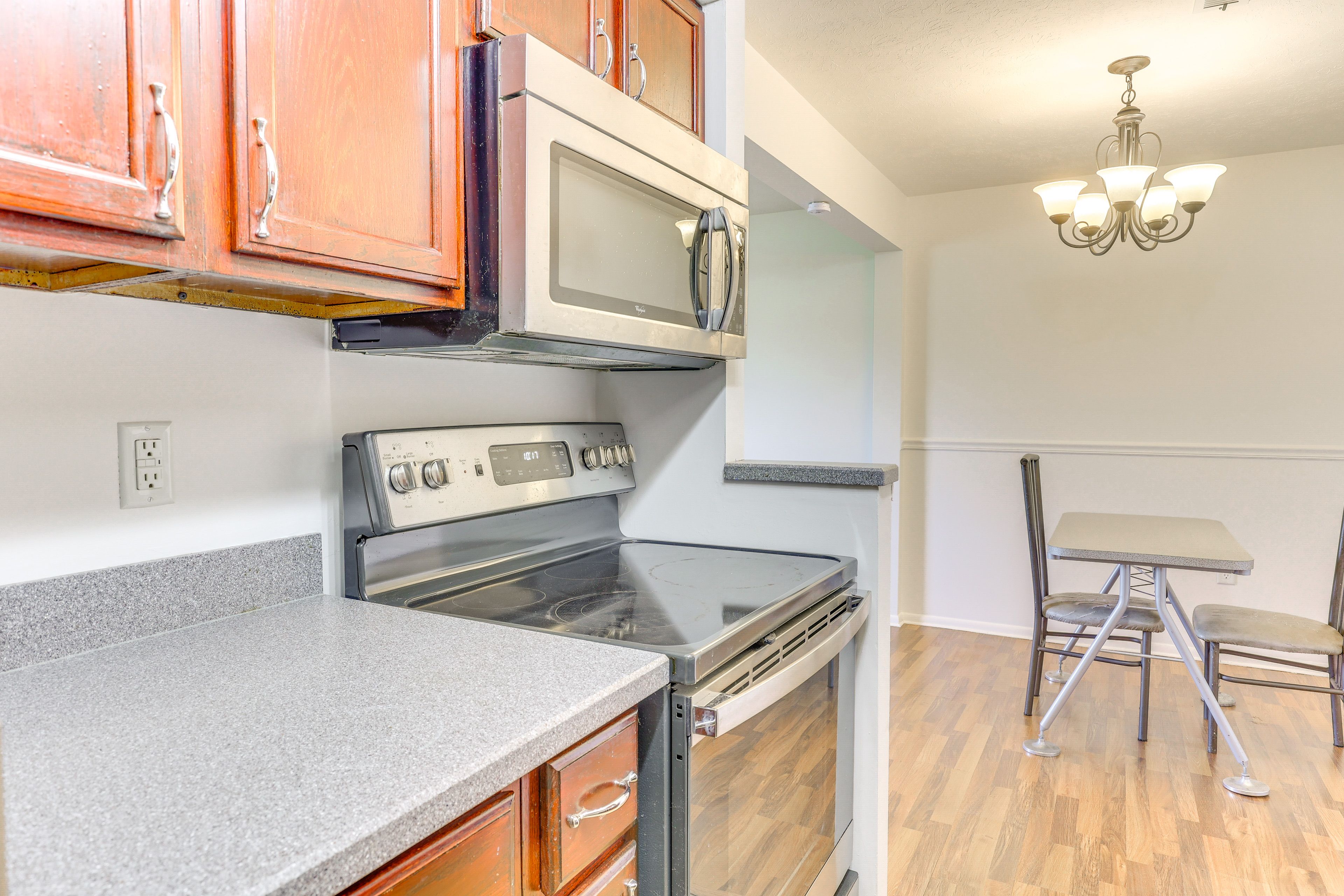 Kitchen | Refrigerator | Dishwasher | 1st Floor