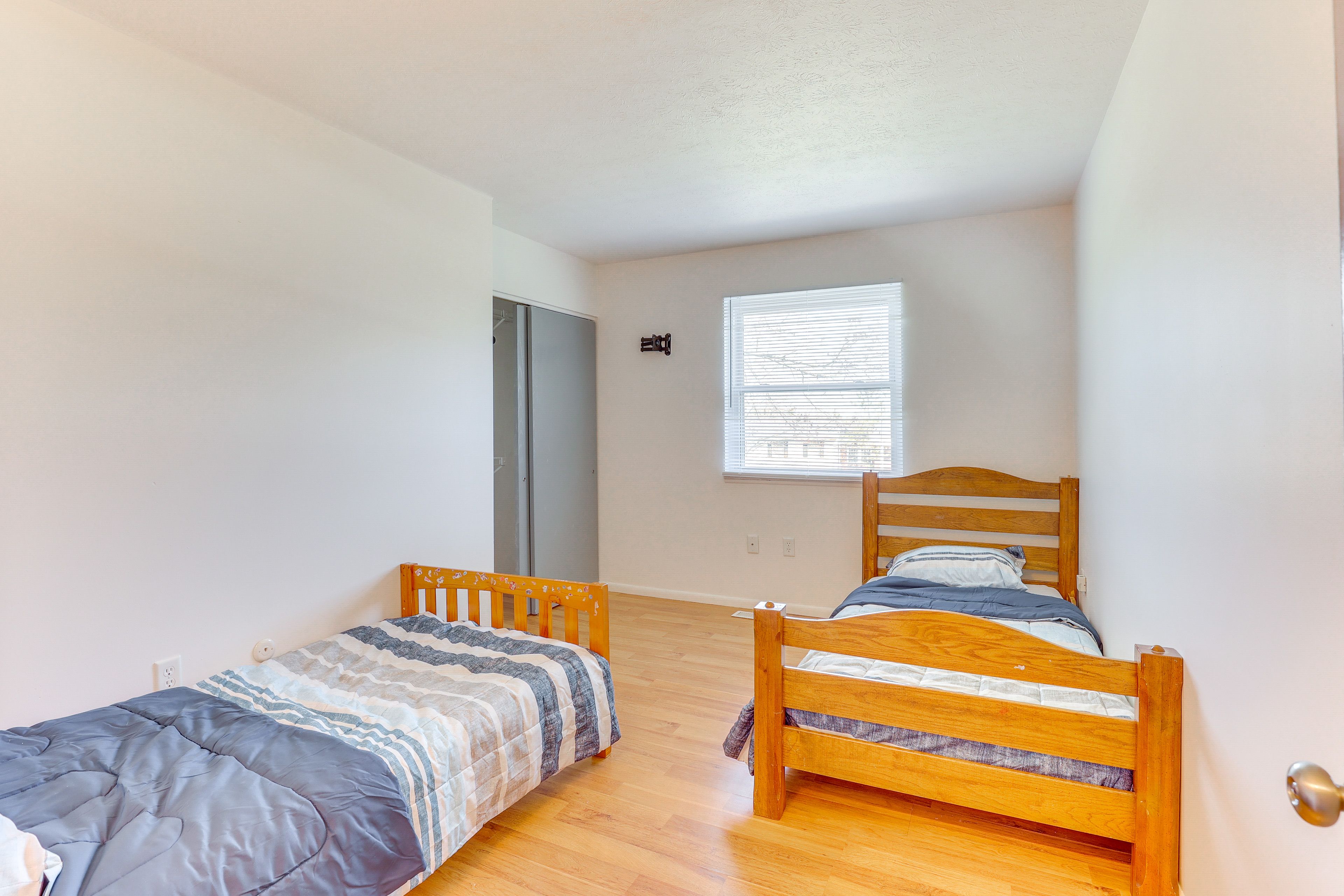 Bedroom 2 | 2 Twin Beds | 2nd Floor