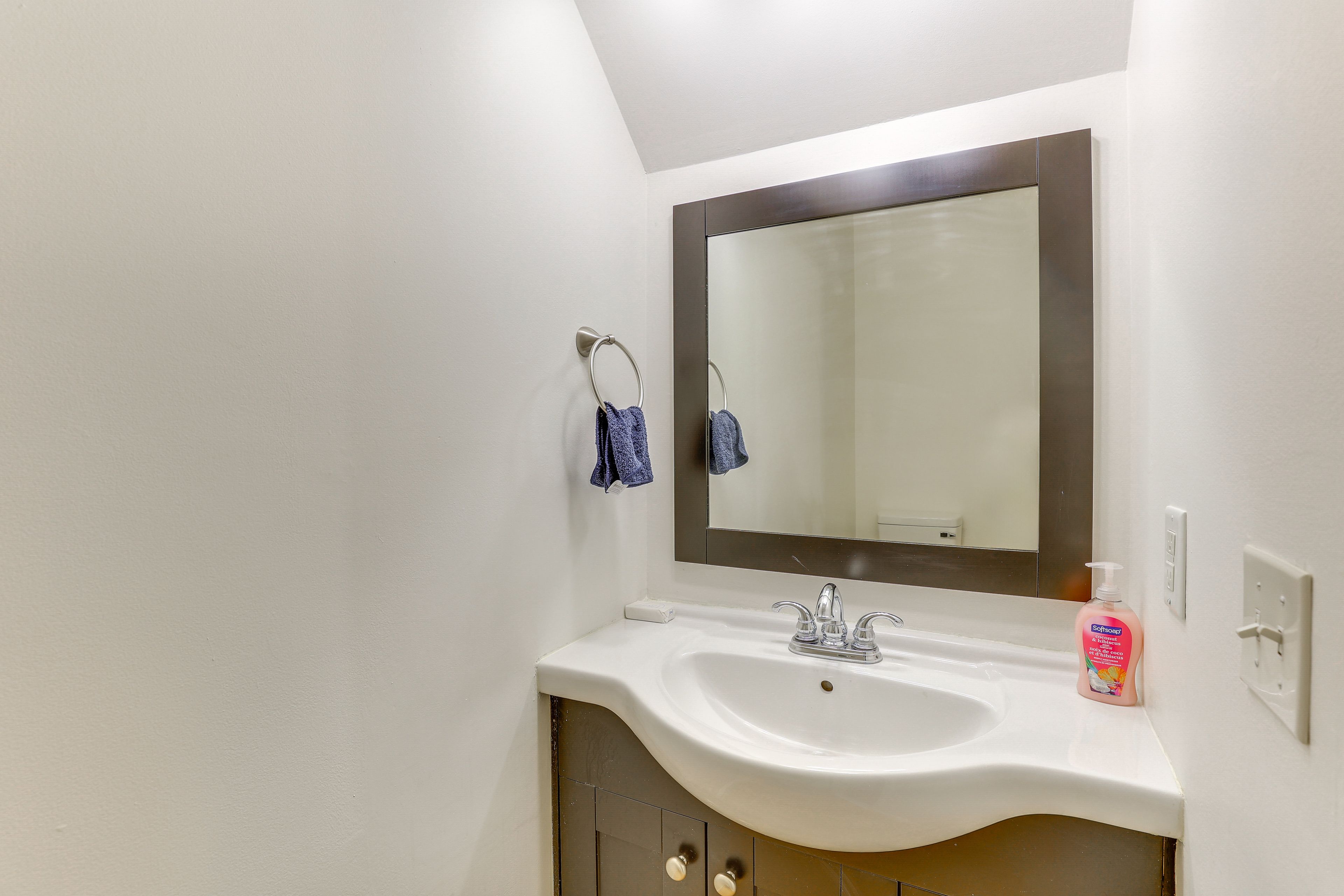 Half Bathroom | 1st Floor