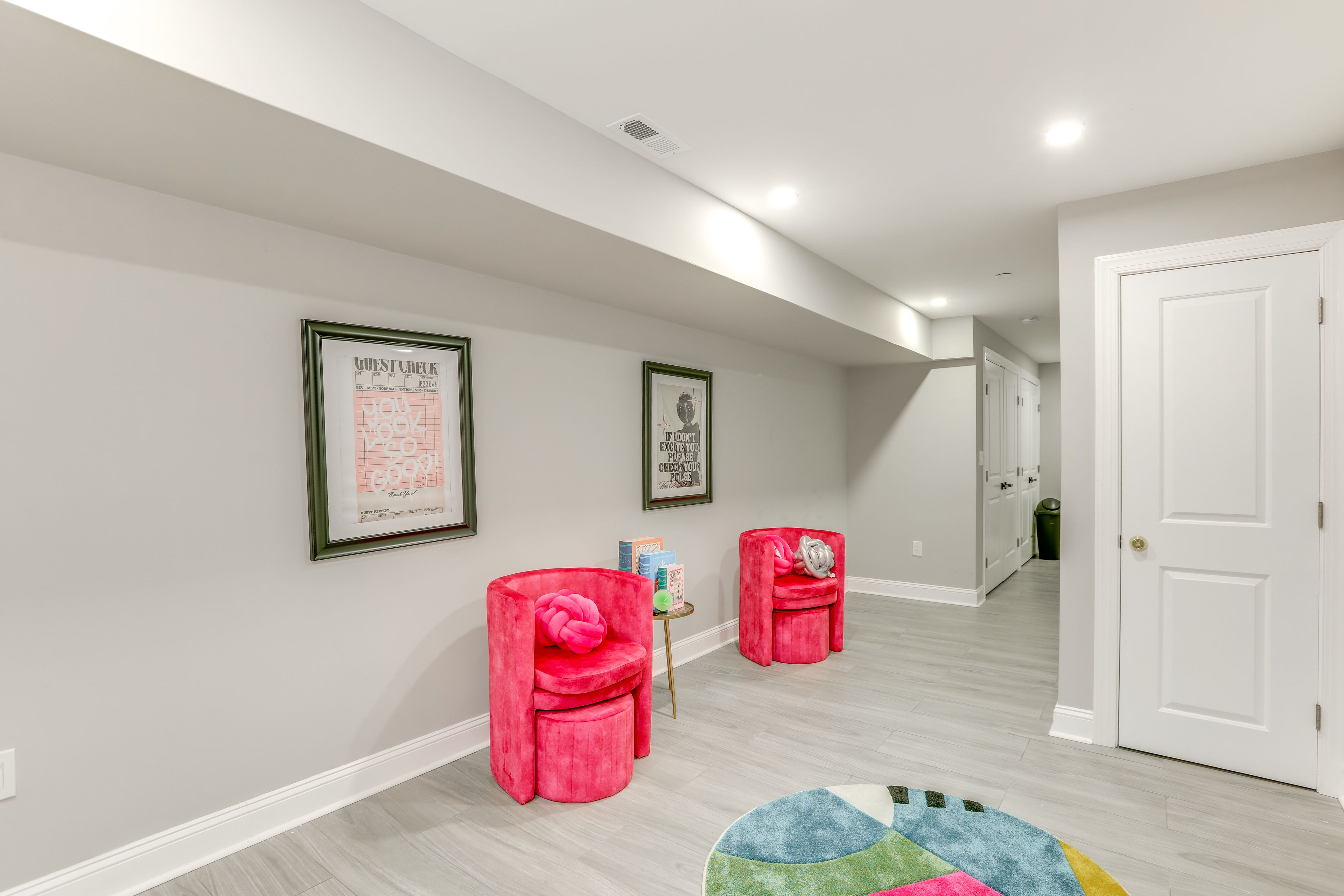 Living Area | Basement | Smart TV | Free WiFi