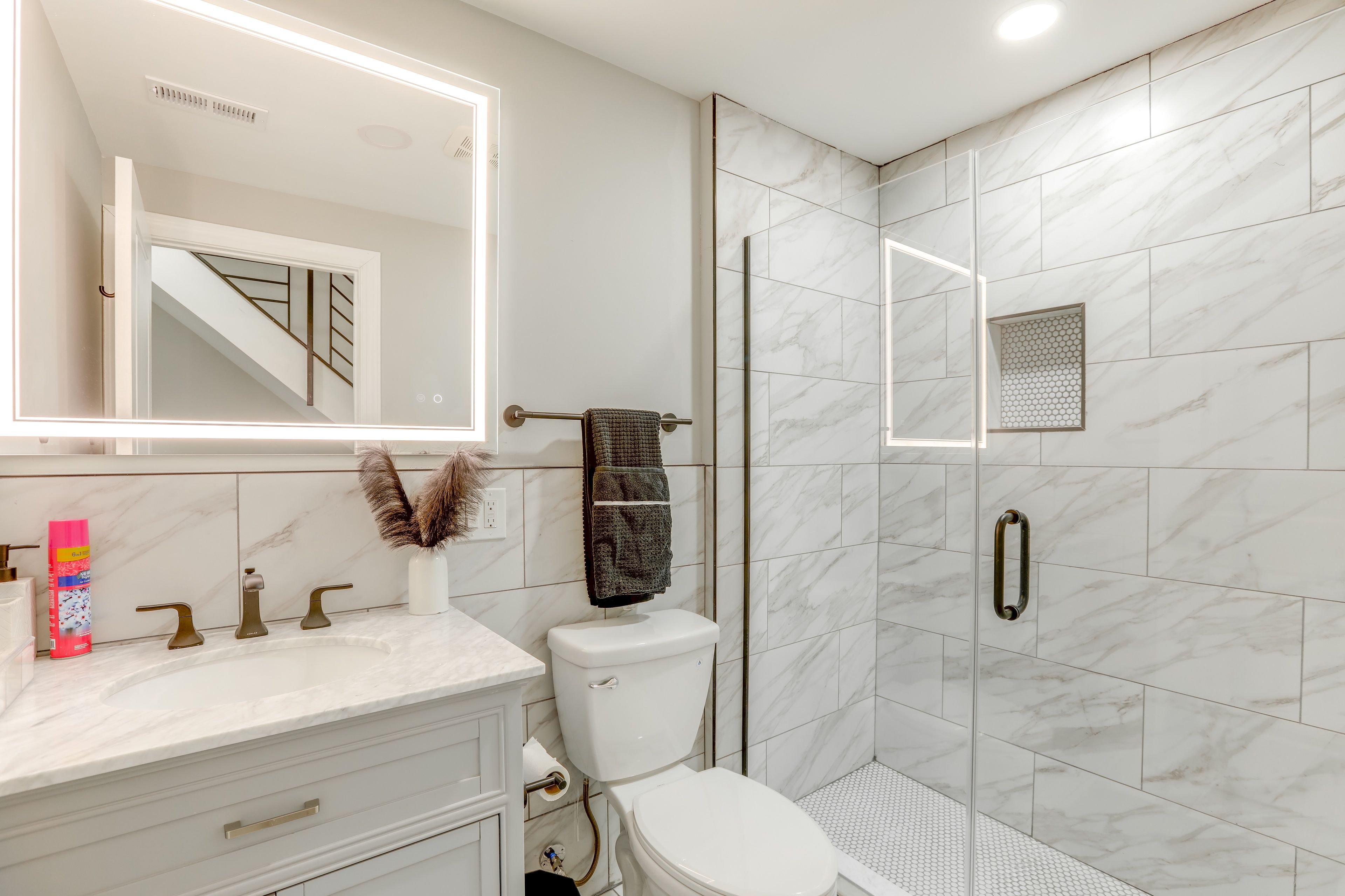 Full Bathroom | 2nd Floor