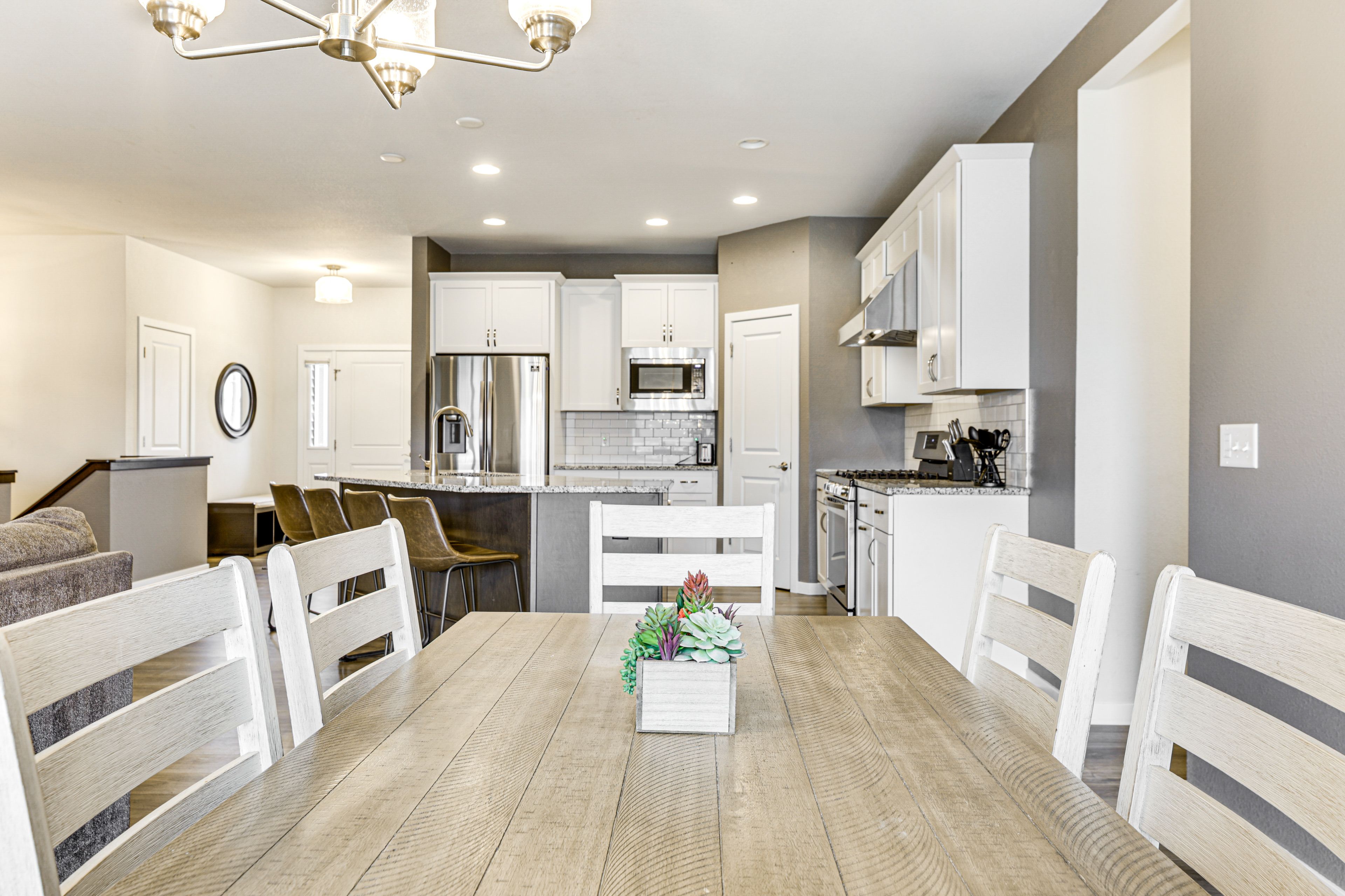 Dining Area | Dishware/Flatware Provided | Main Level