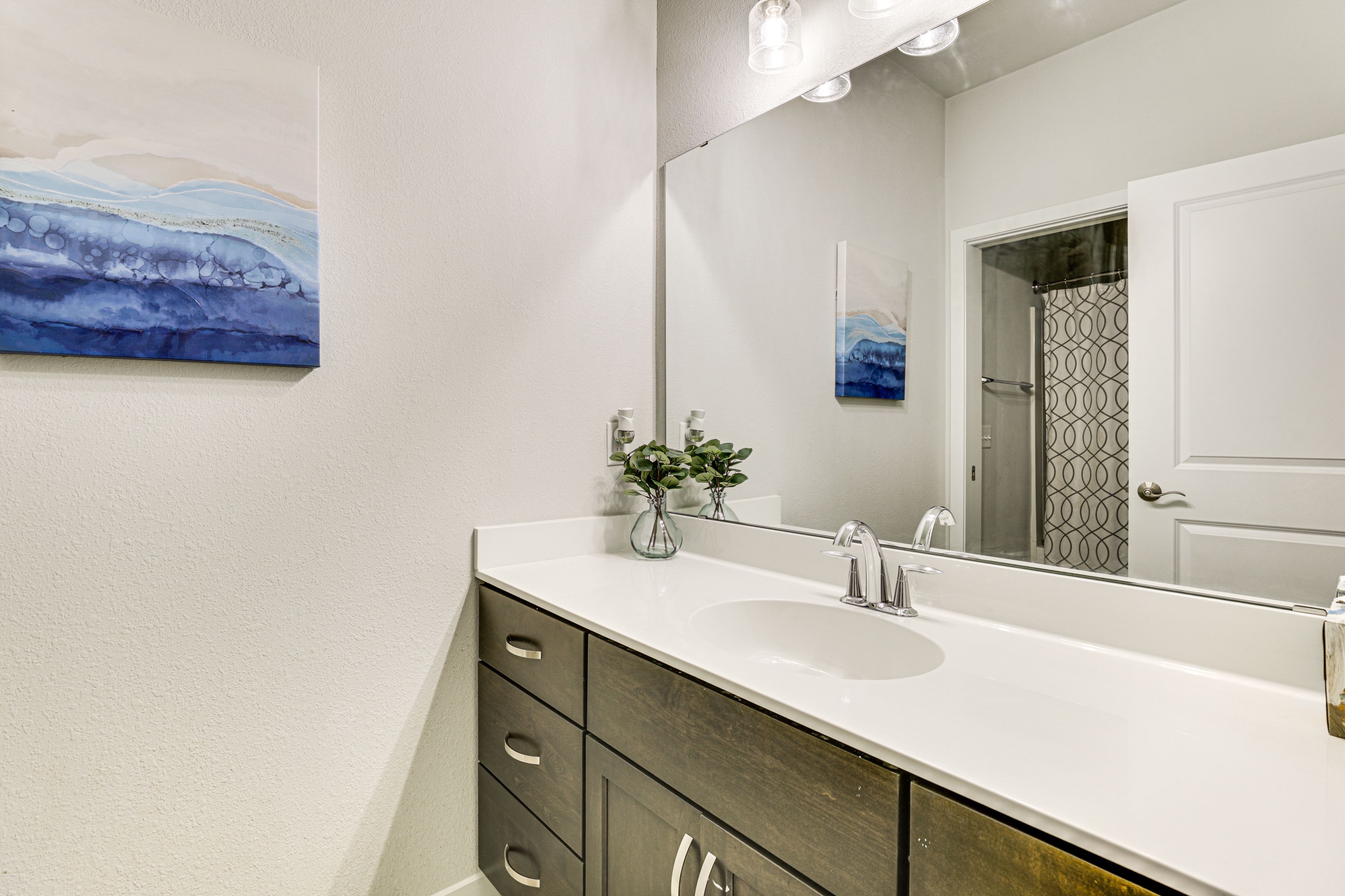 Full Bathroom | Bathtub/Shower | Main Level