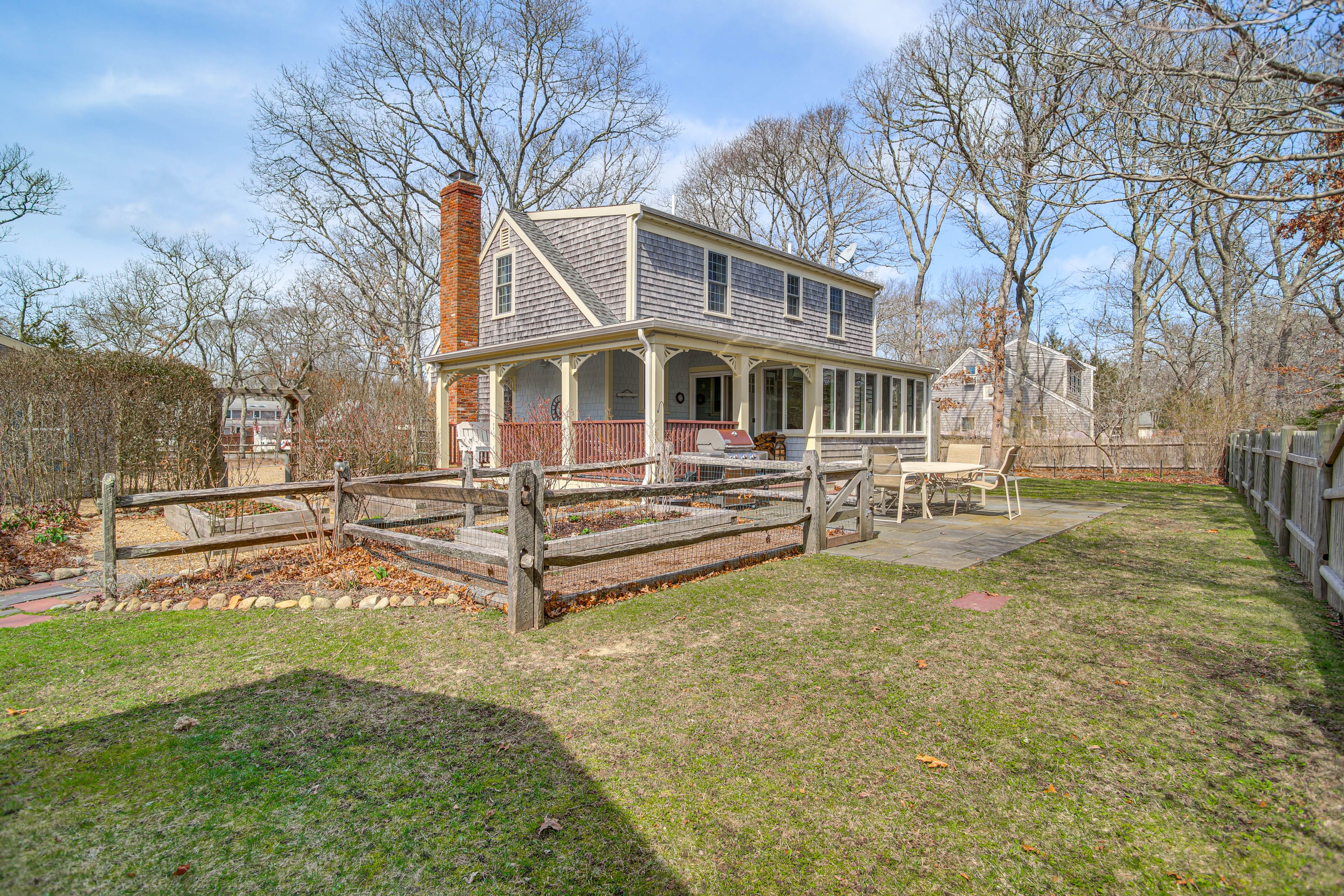 Fenced Yard | Garden