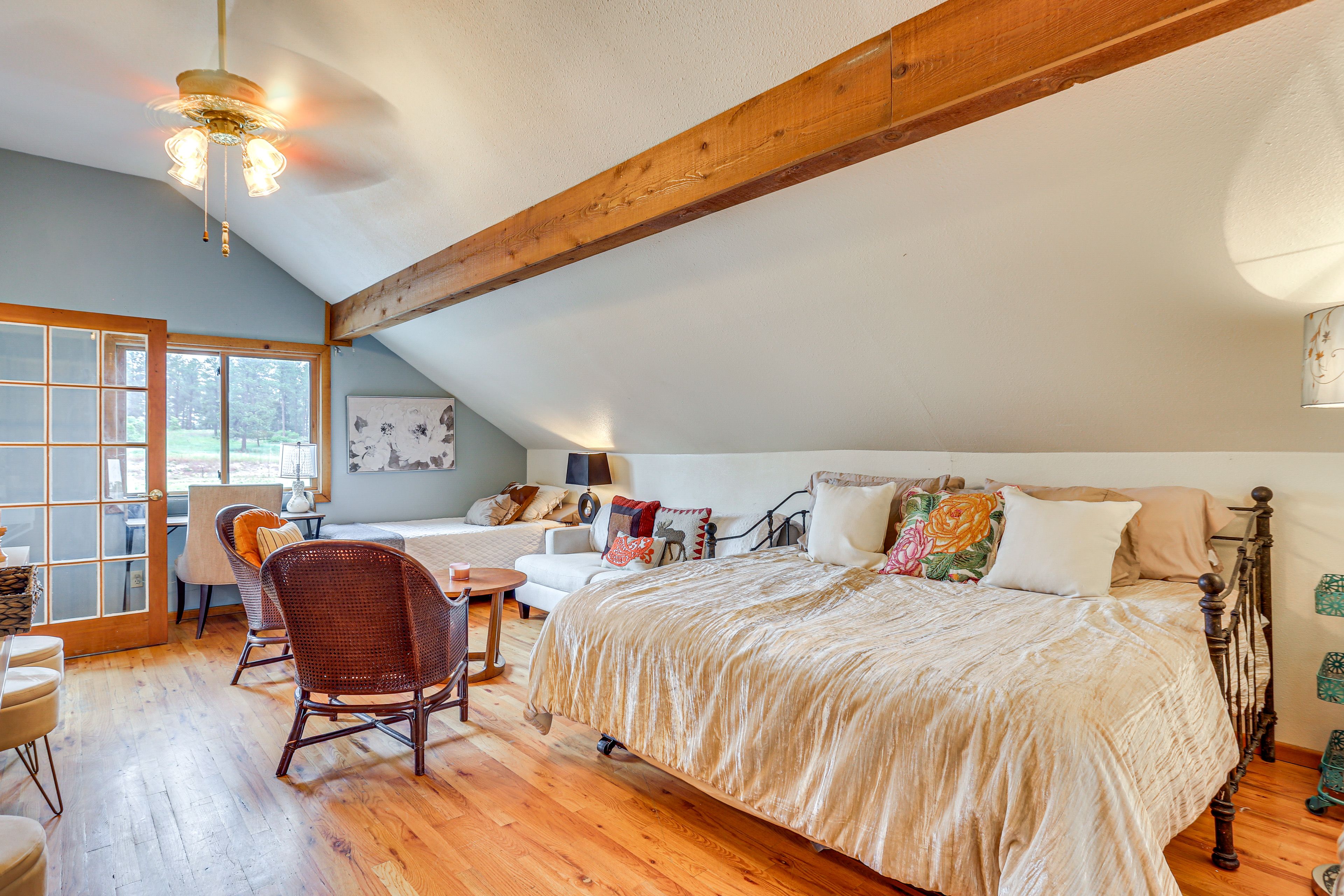 Bedroom 2 | King Bed | Twin Bed
