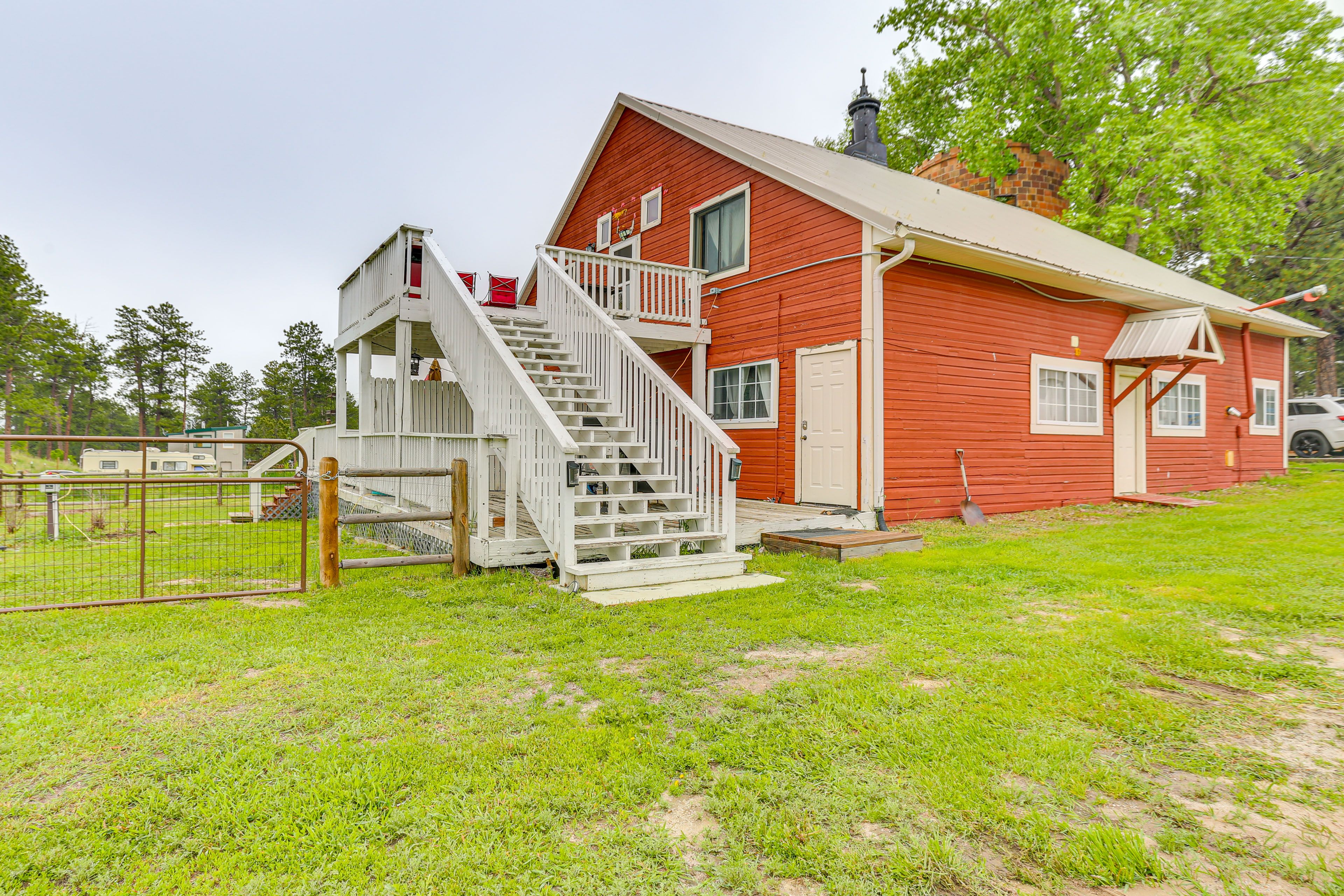 Unit Exterior | Parking | Driveway (2 Vehicles)