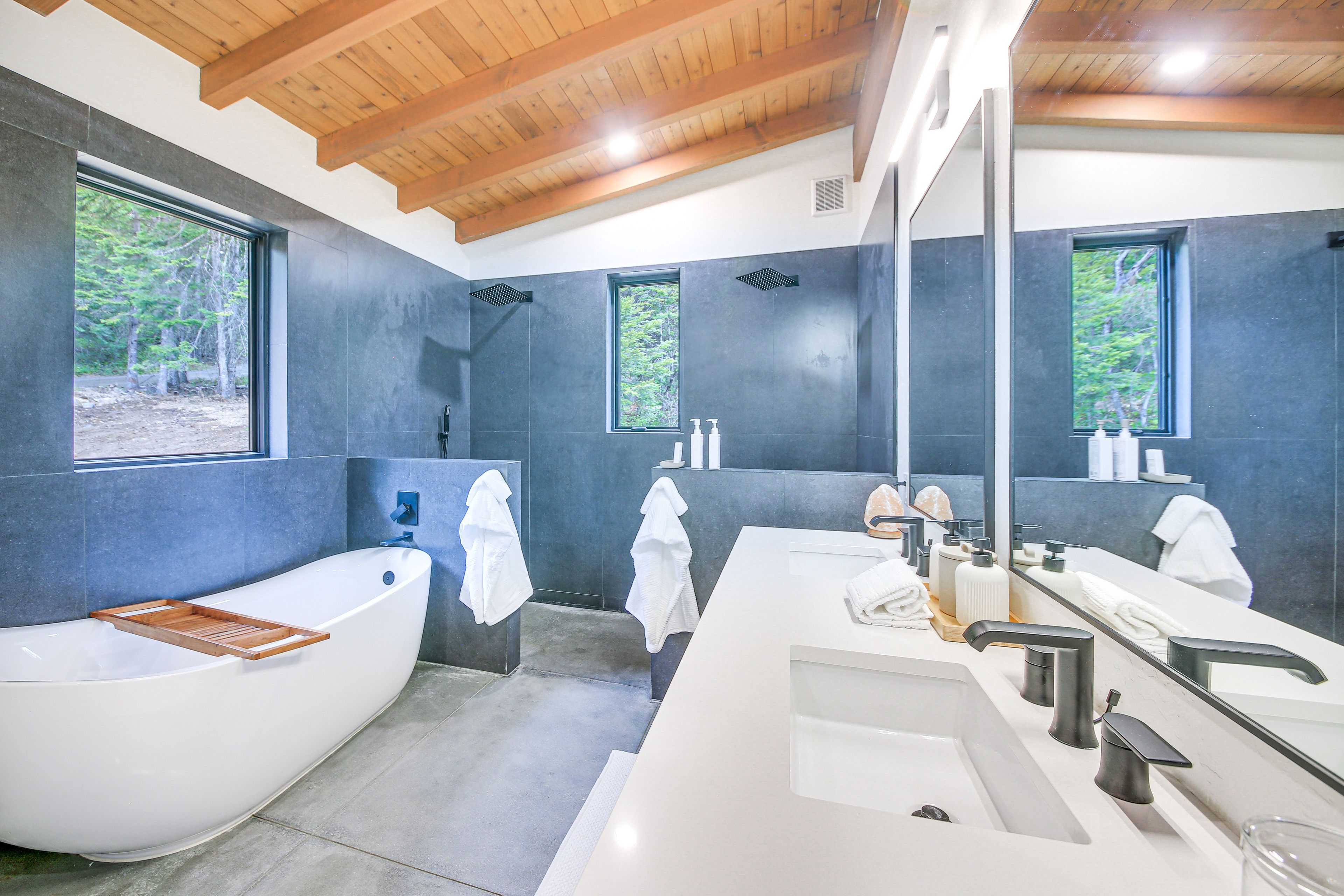 En-Suite Bathroom | Towels Provided