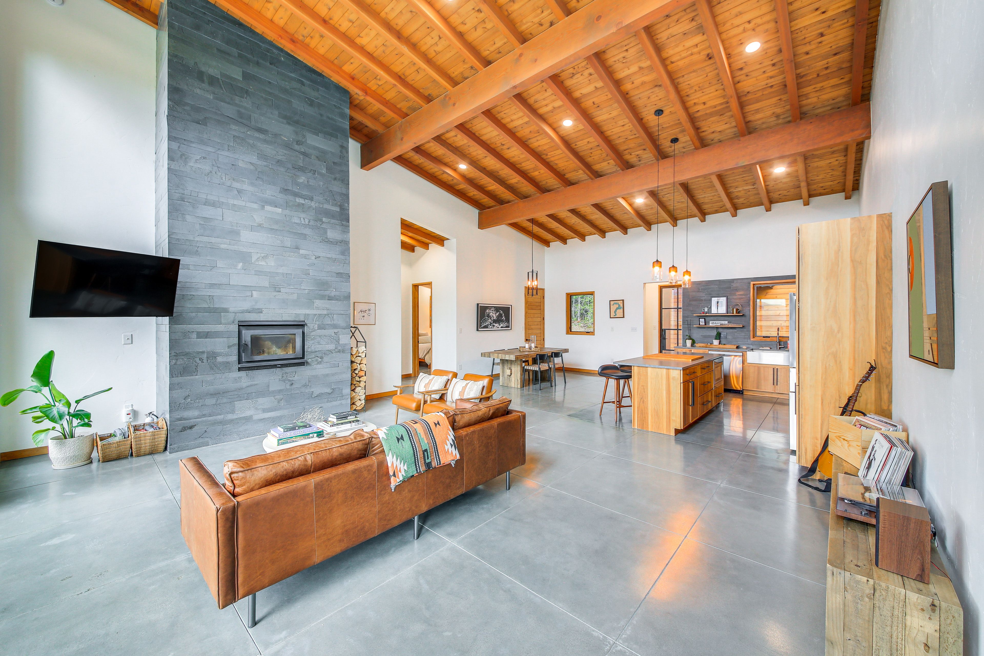 Living Room | Wood-Burning Stove | Flat-Screen TV w/ Cable | Free WiFi
