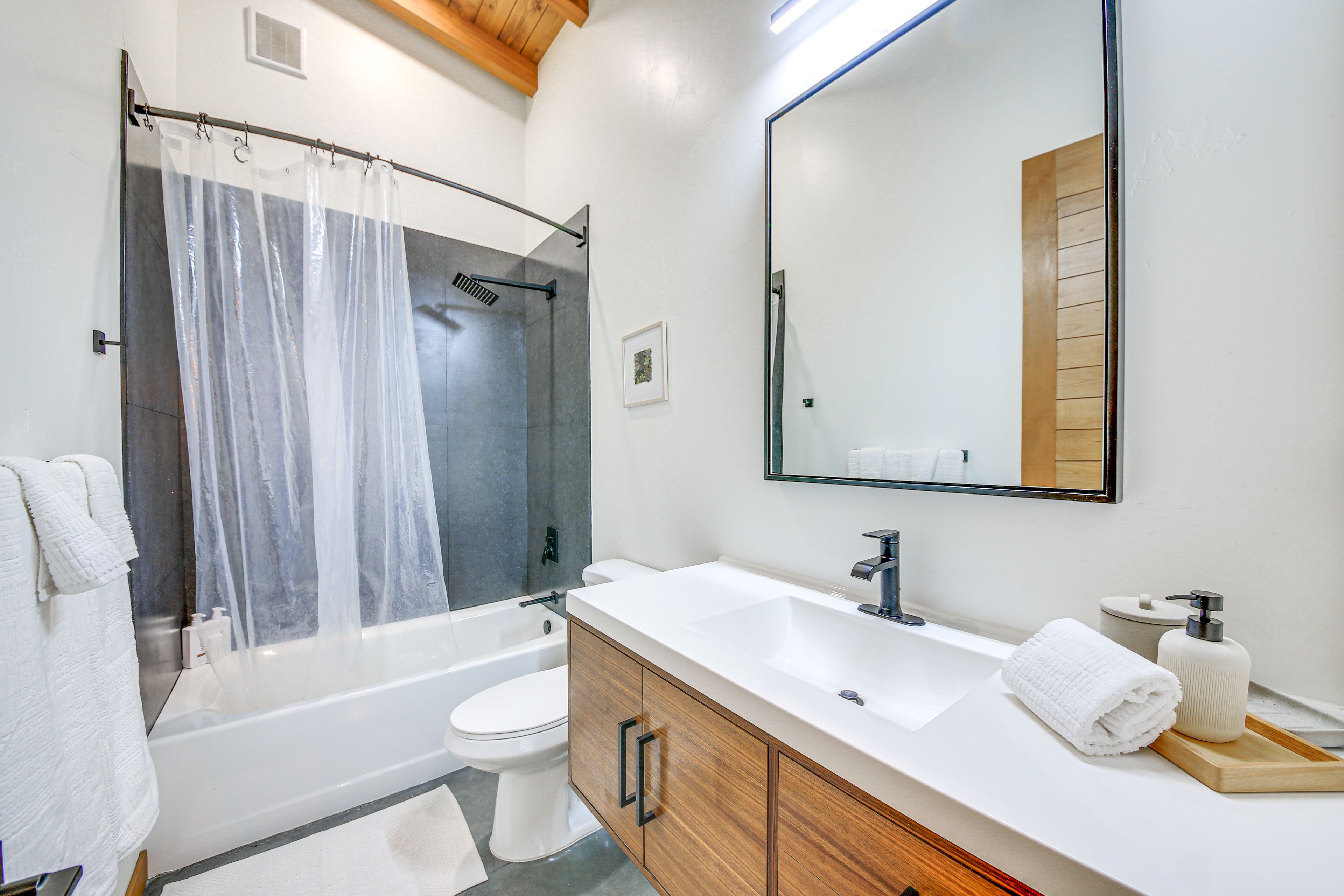 Full Bathroom | Hair Dryer