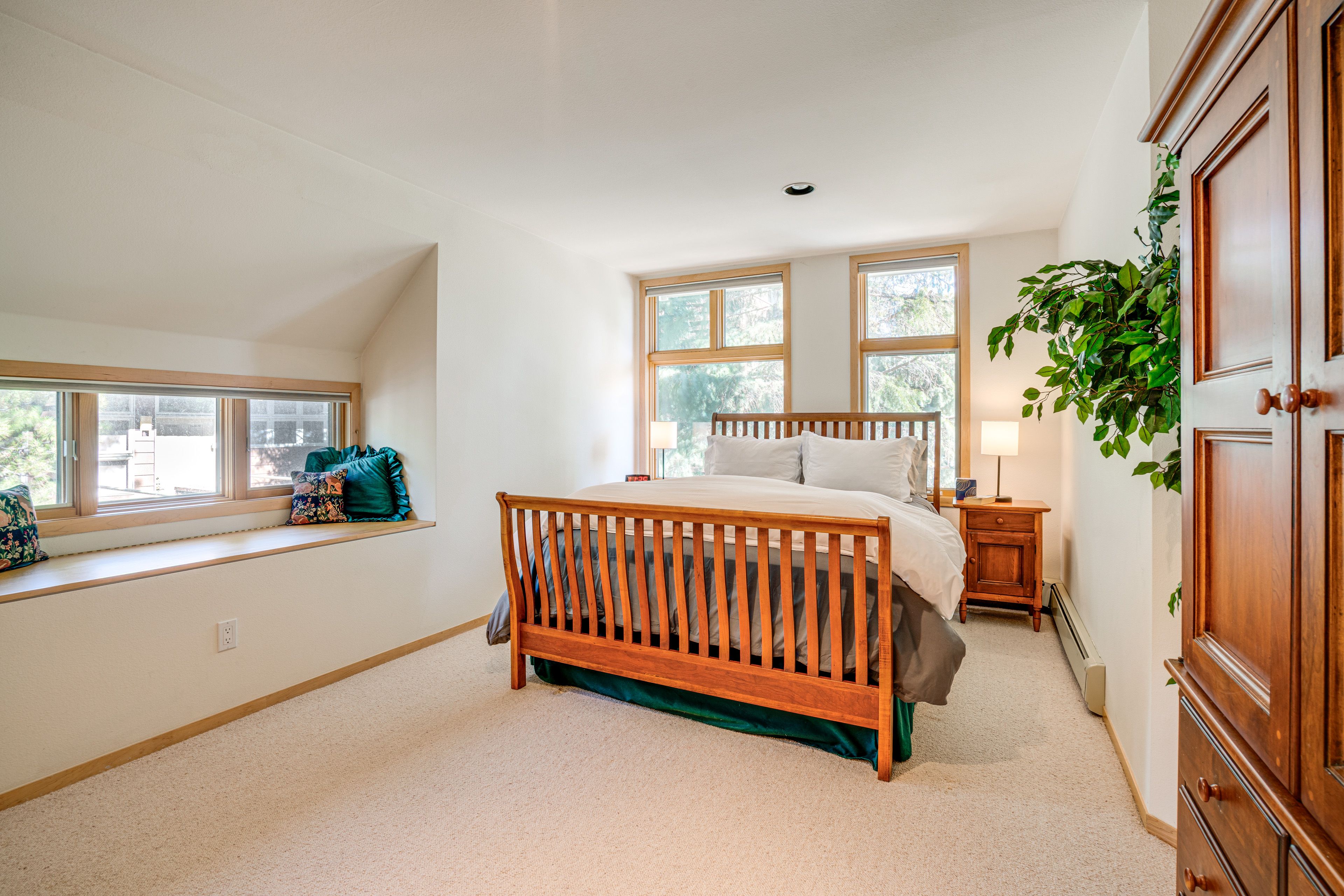 Bedroom 2 | Queen Bed | 1st Floor