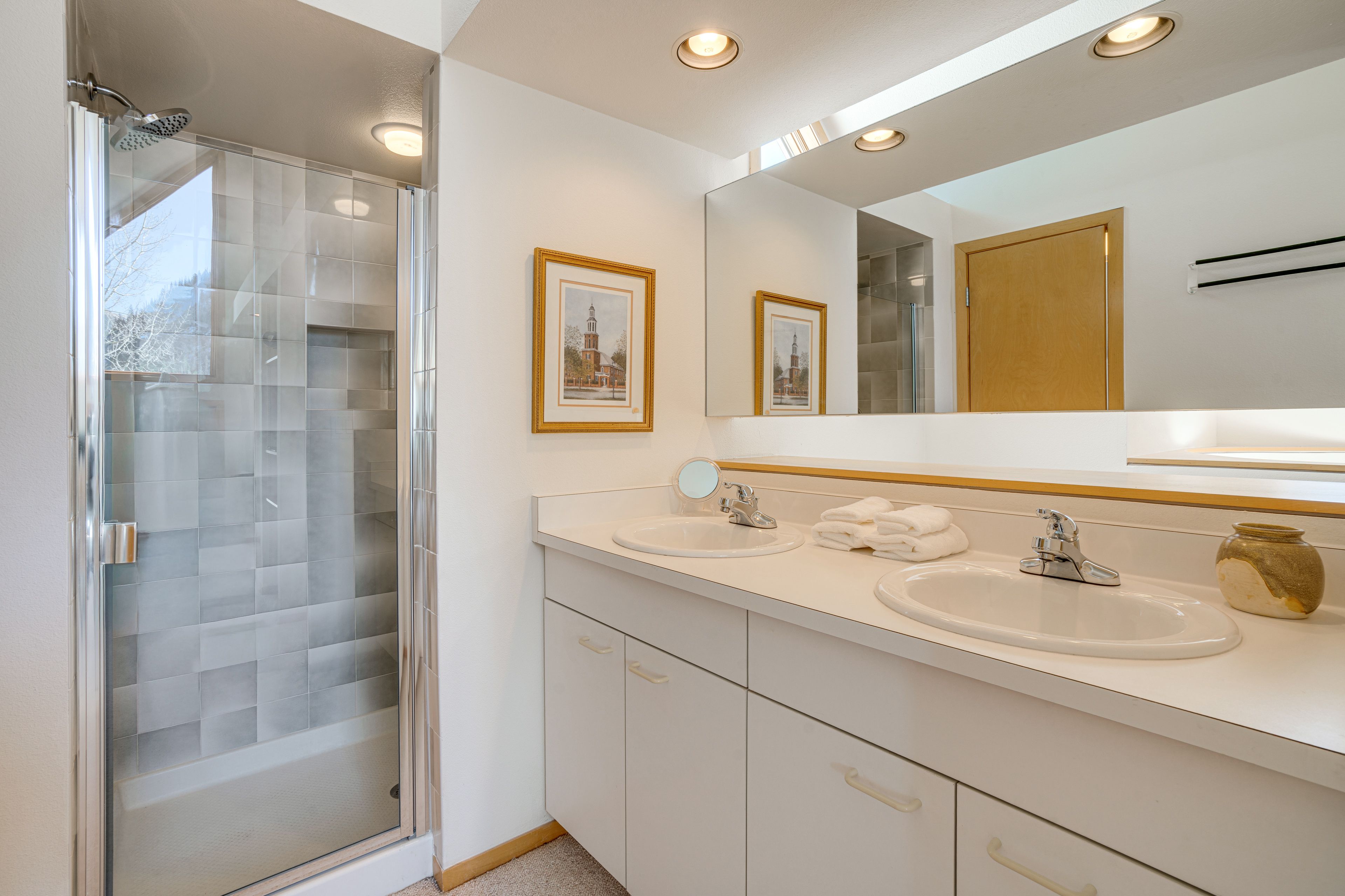 Bathroom | 2nd Floor