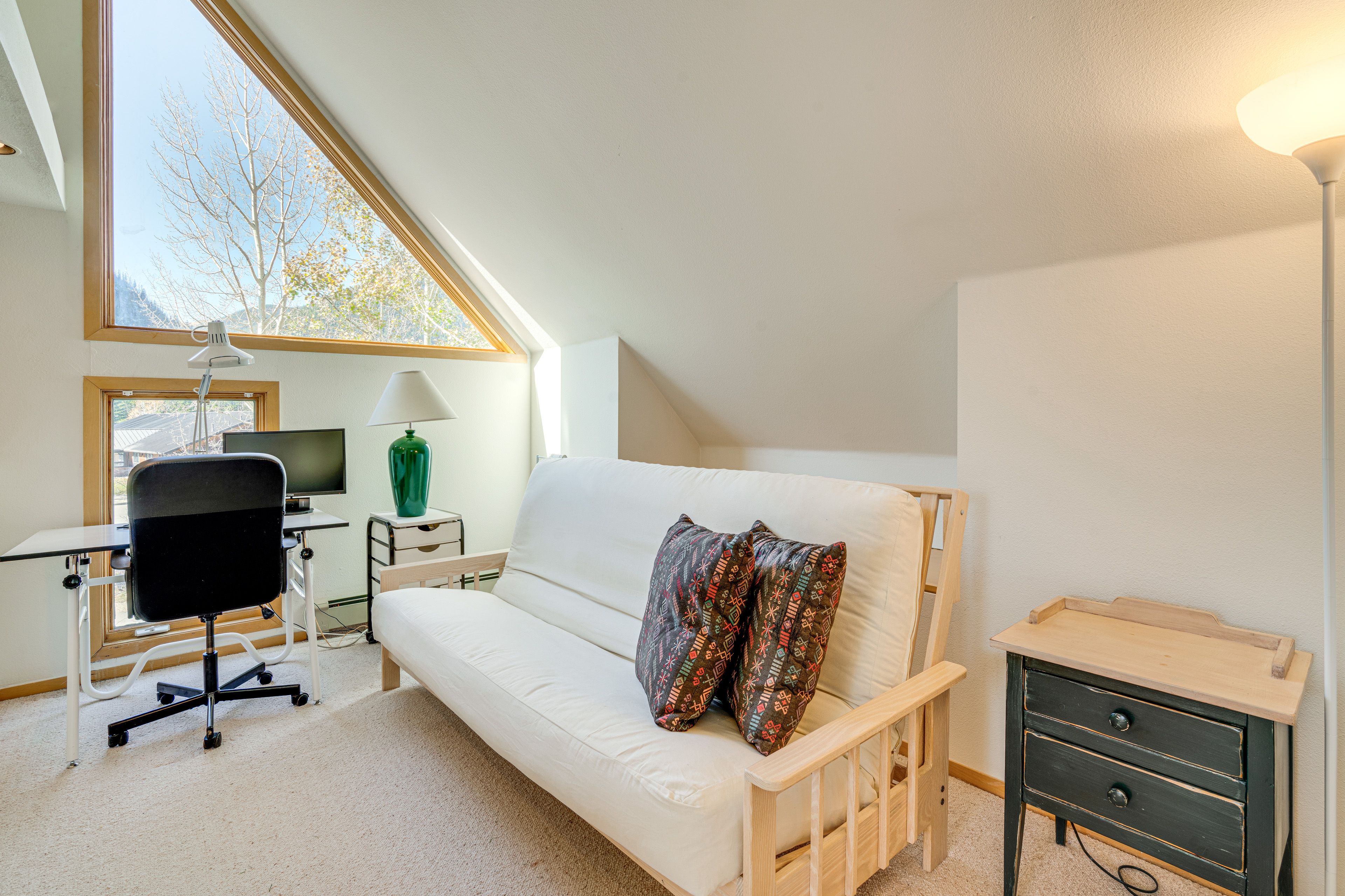 Loft | Queen Futon | 1st Floor