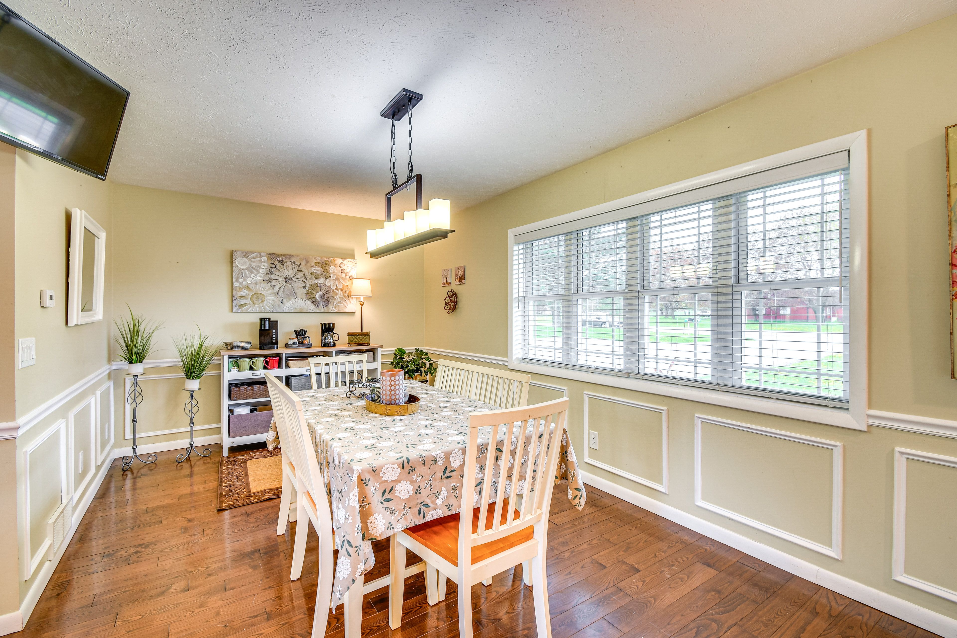 Dining Area | Main Level | Smart TV