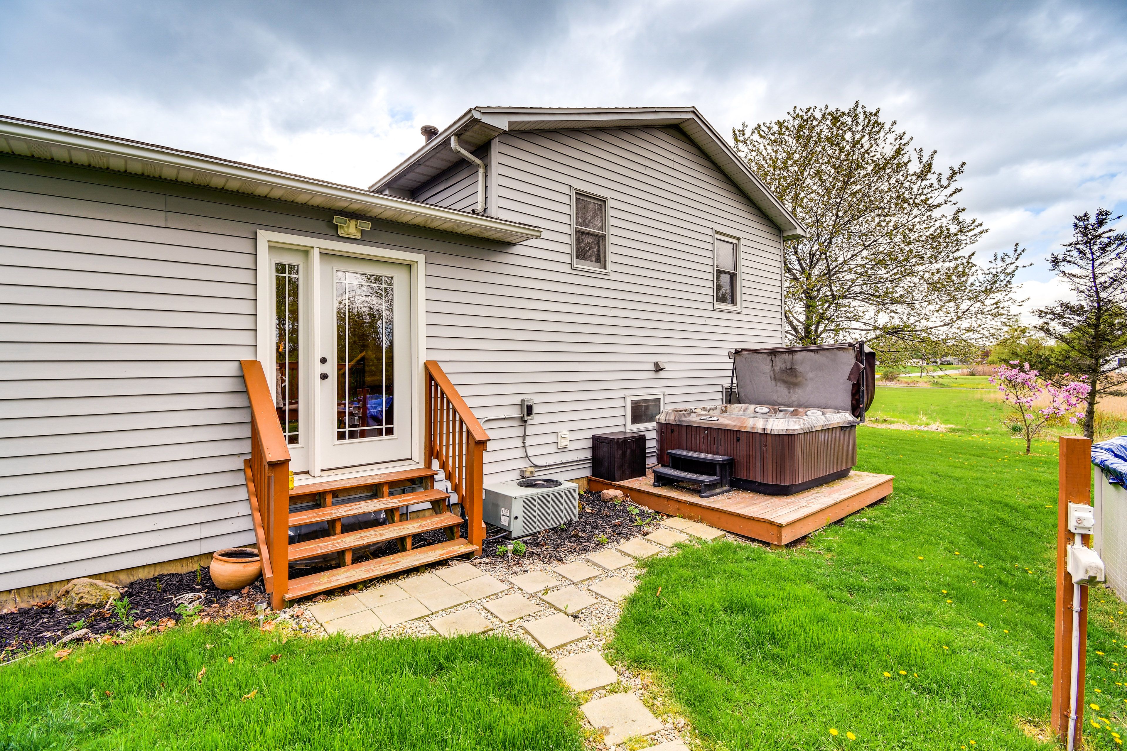 Private Backyard | Seasonal Above-Ground Pool (Heated w/ Fee, Depth 4')