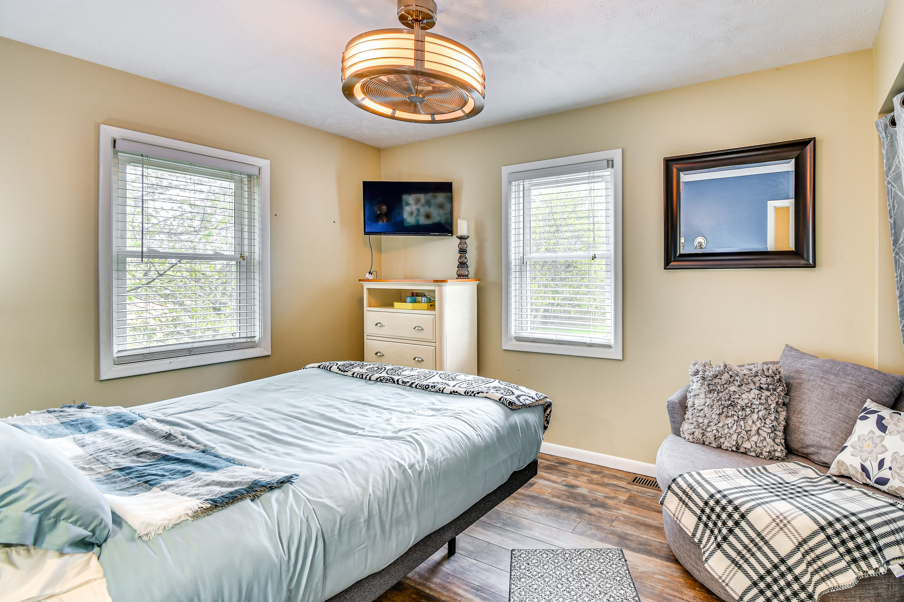 Bedroom 1 | Upper Level | Queen Bed | Smart TV | Linens Provided