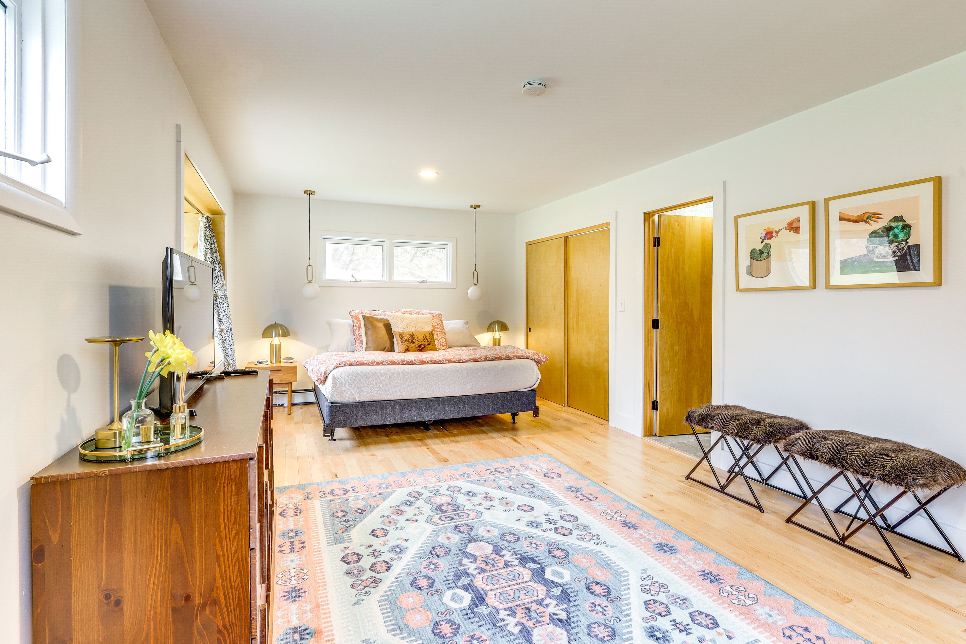 Bedroom 1 | King Bed | Full Futon | Linens Provided | En-Suite Bathroom