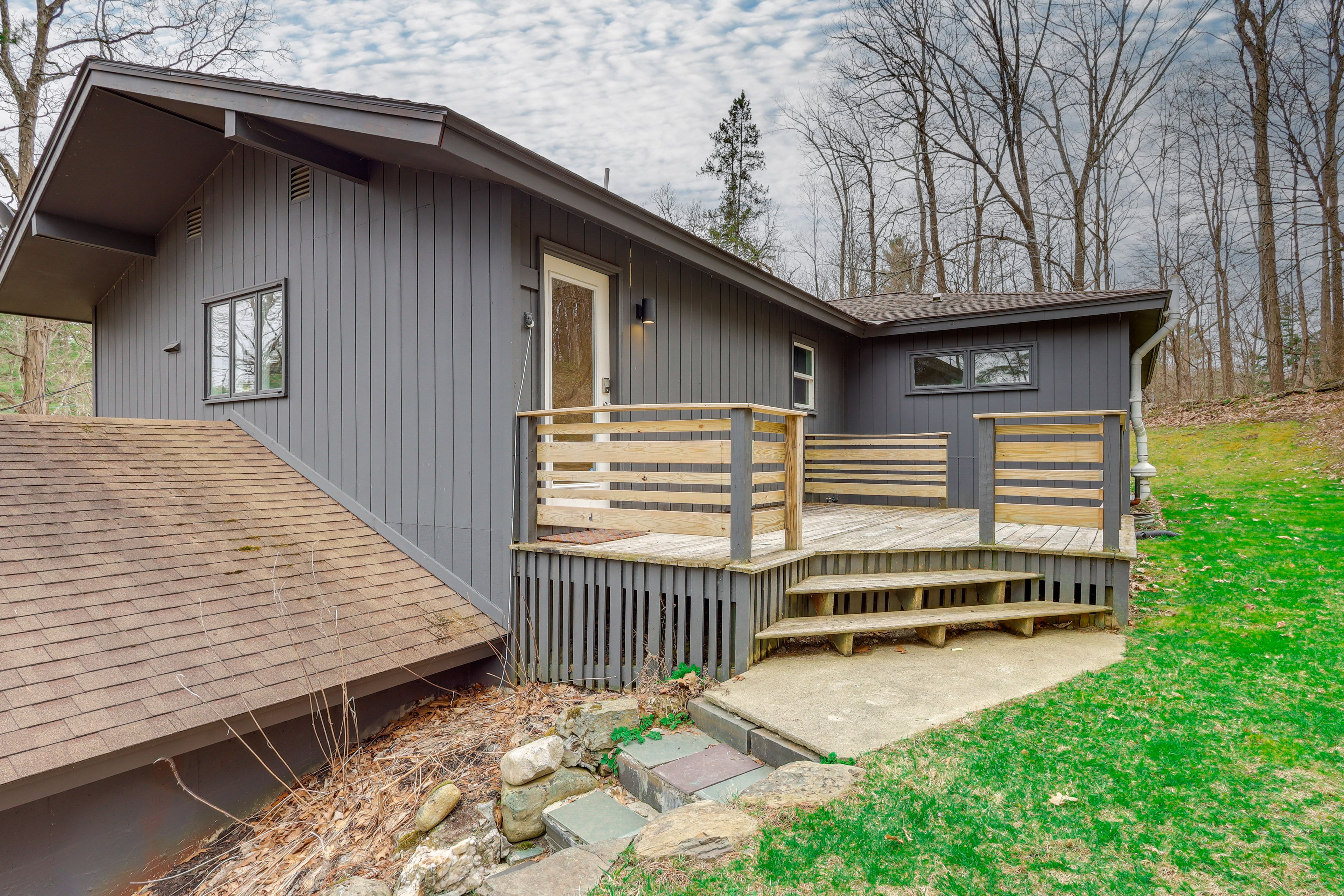 Deck | Main Entry
