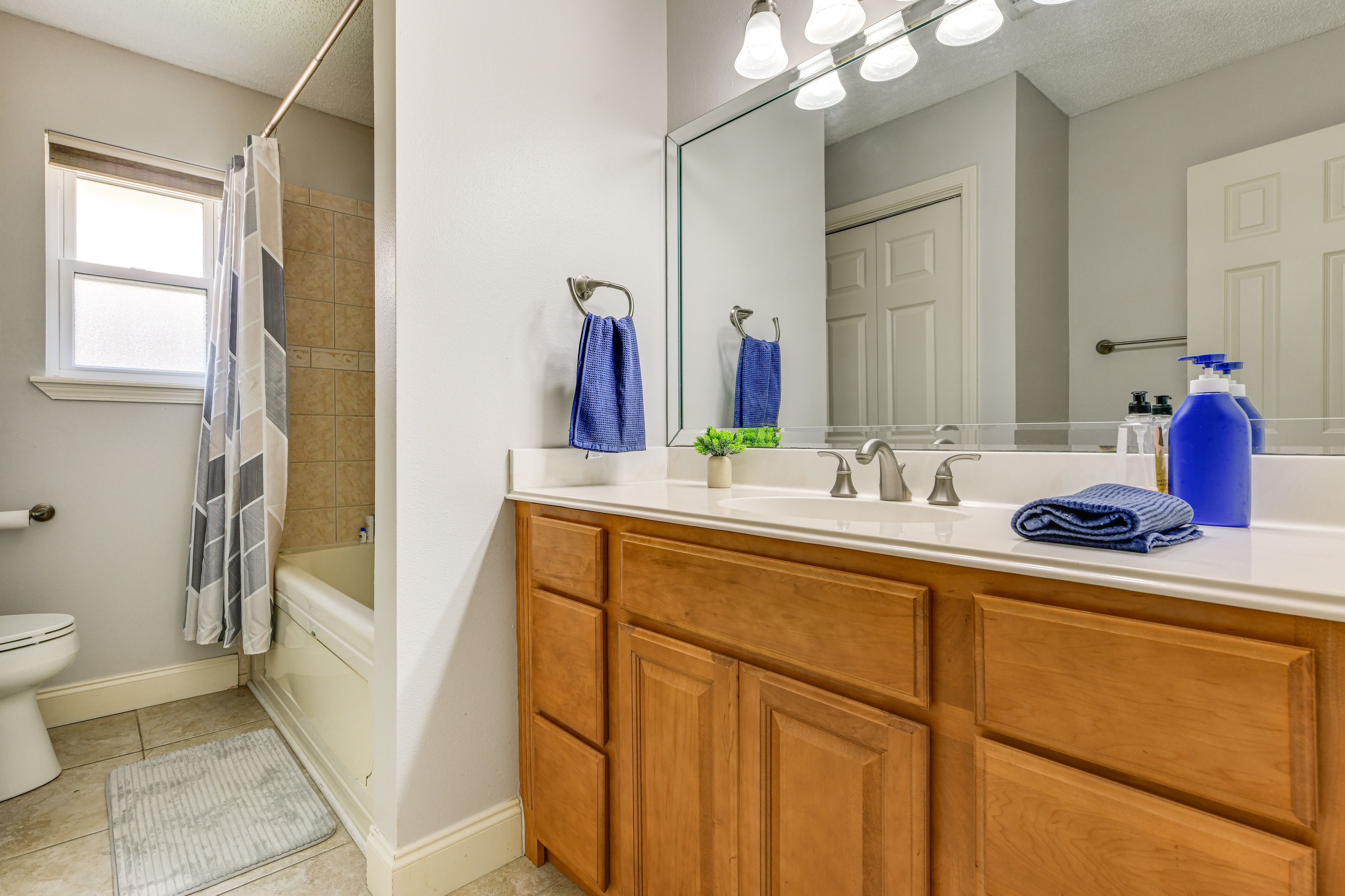 Full Bathroom | Jetted Tub