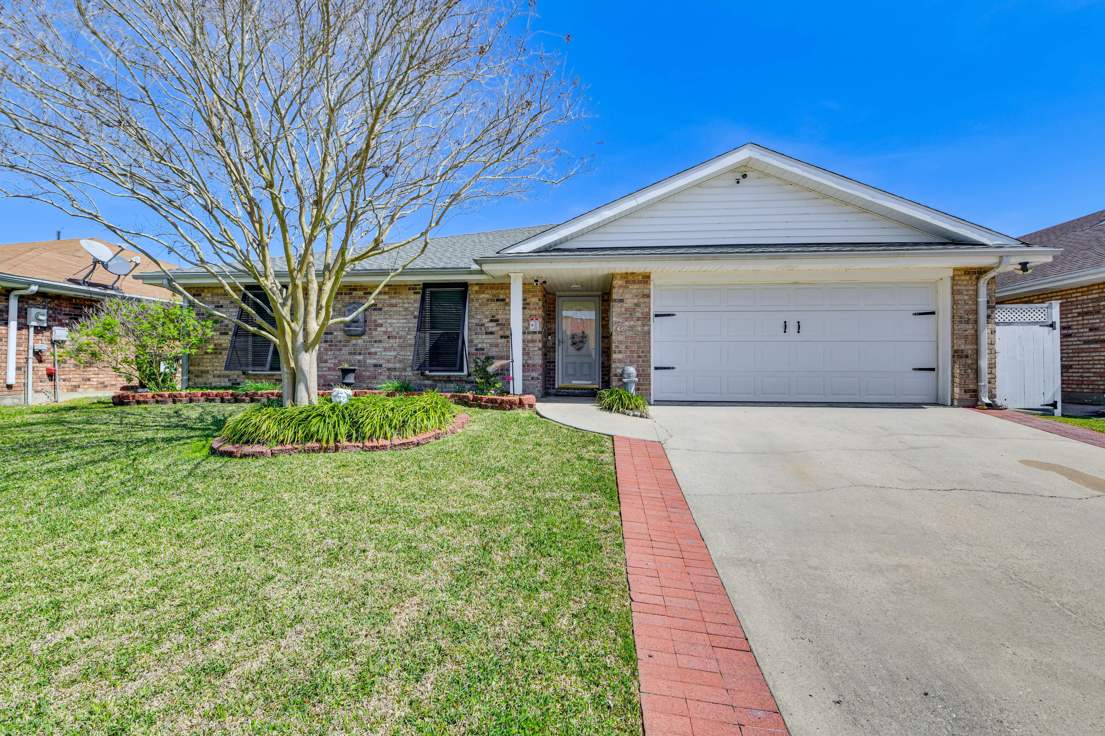 Property Exterior | Driveway Parking (2 Vehicles)