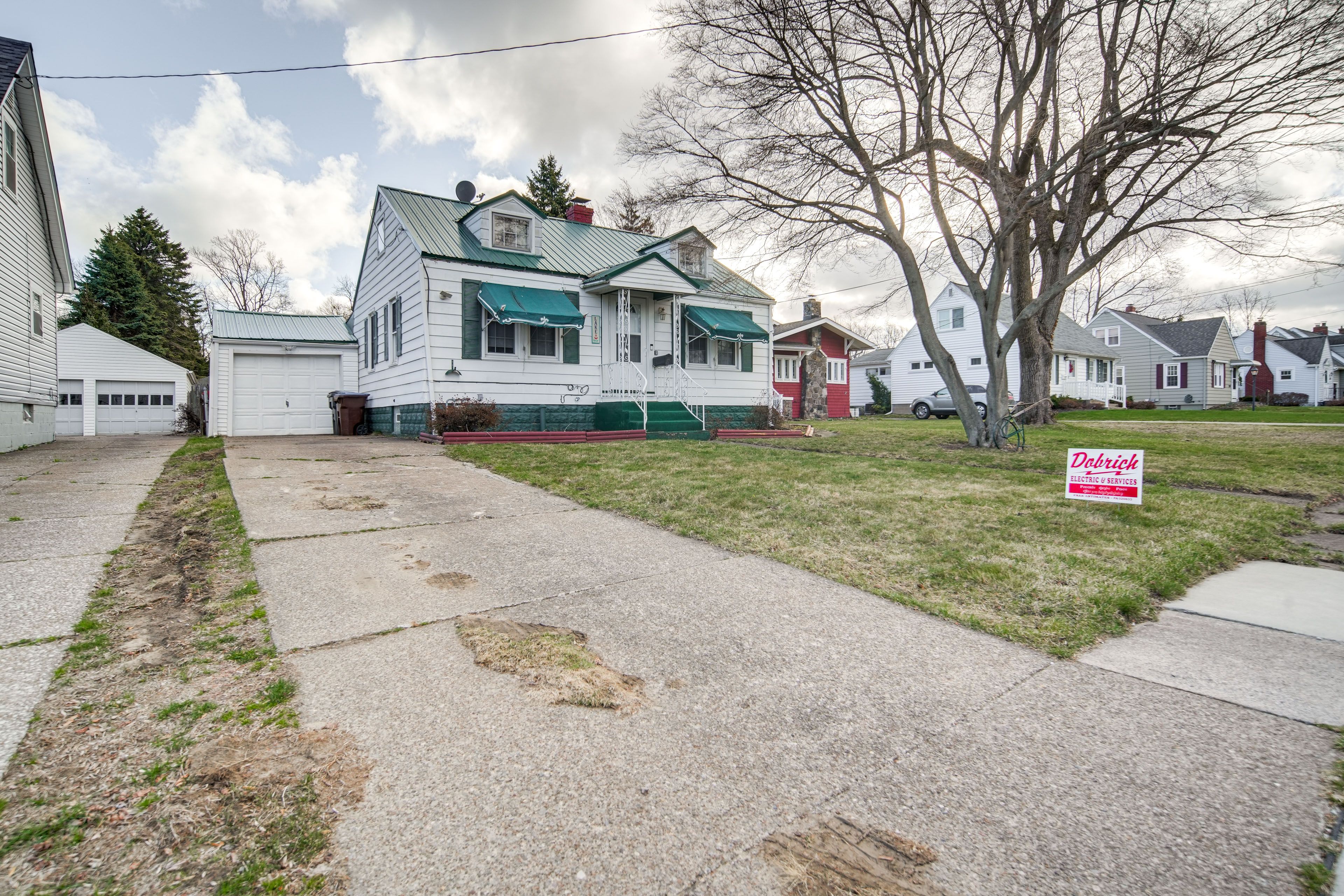 Home Exterior | Parking | Driveway (2 Vehicles) | Parking Pad (2 Vehicles)