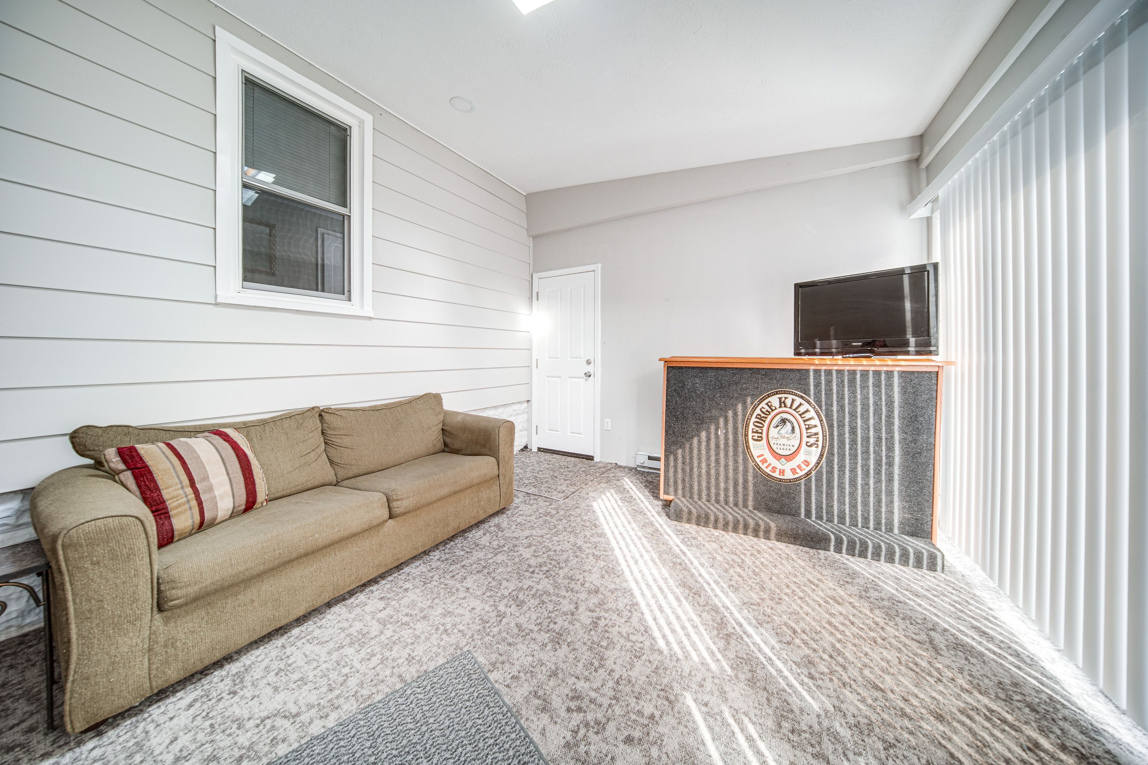 Sunroom | Full Sleeper Sofa | Smart TV