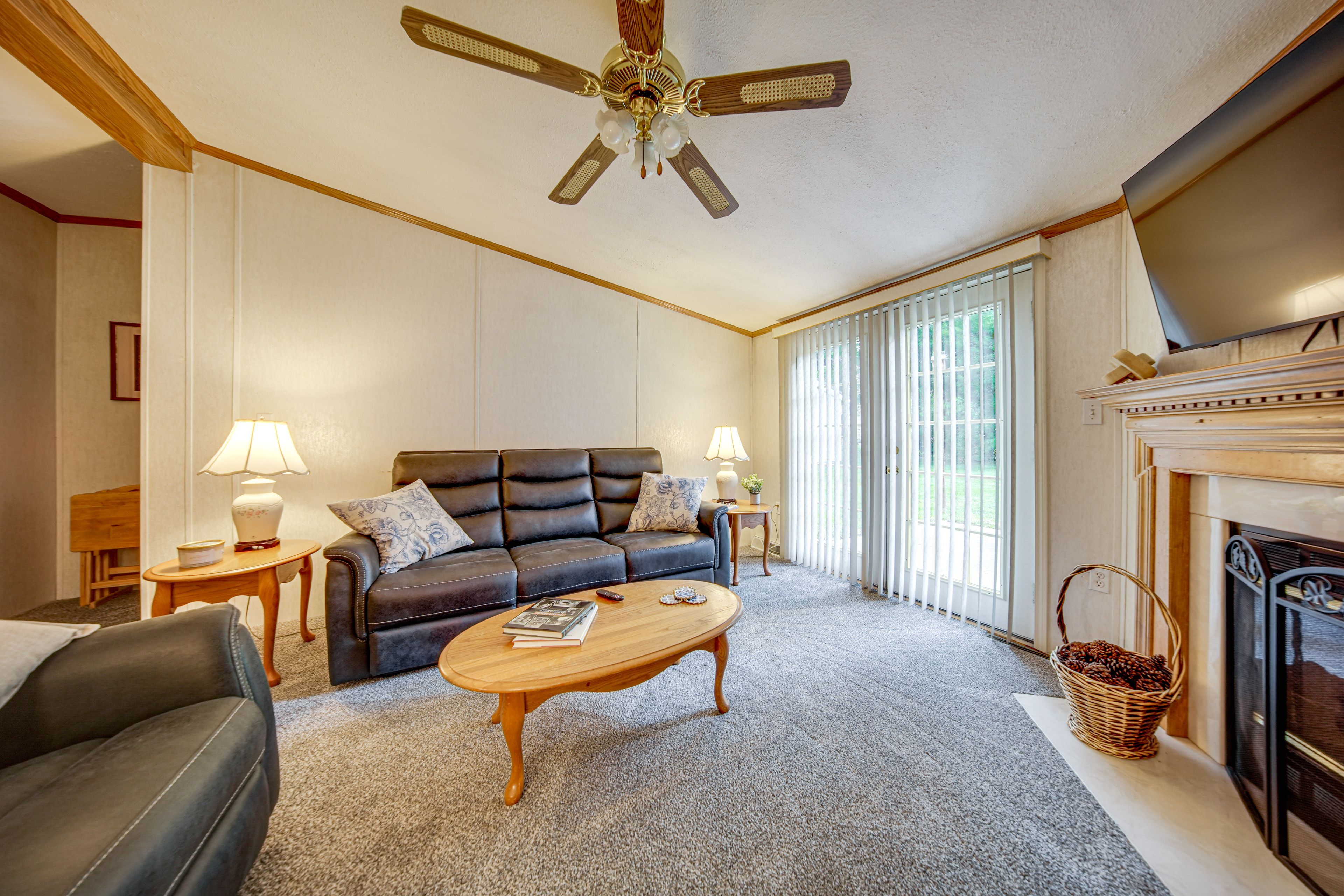 Living Room | Free WiFi | Central A/C & Heat