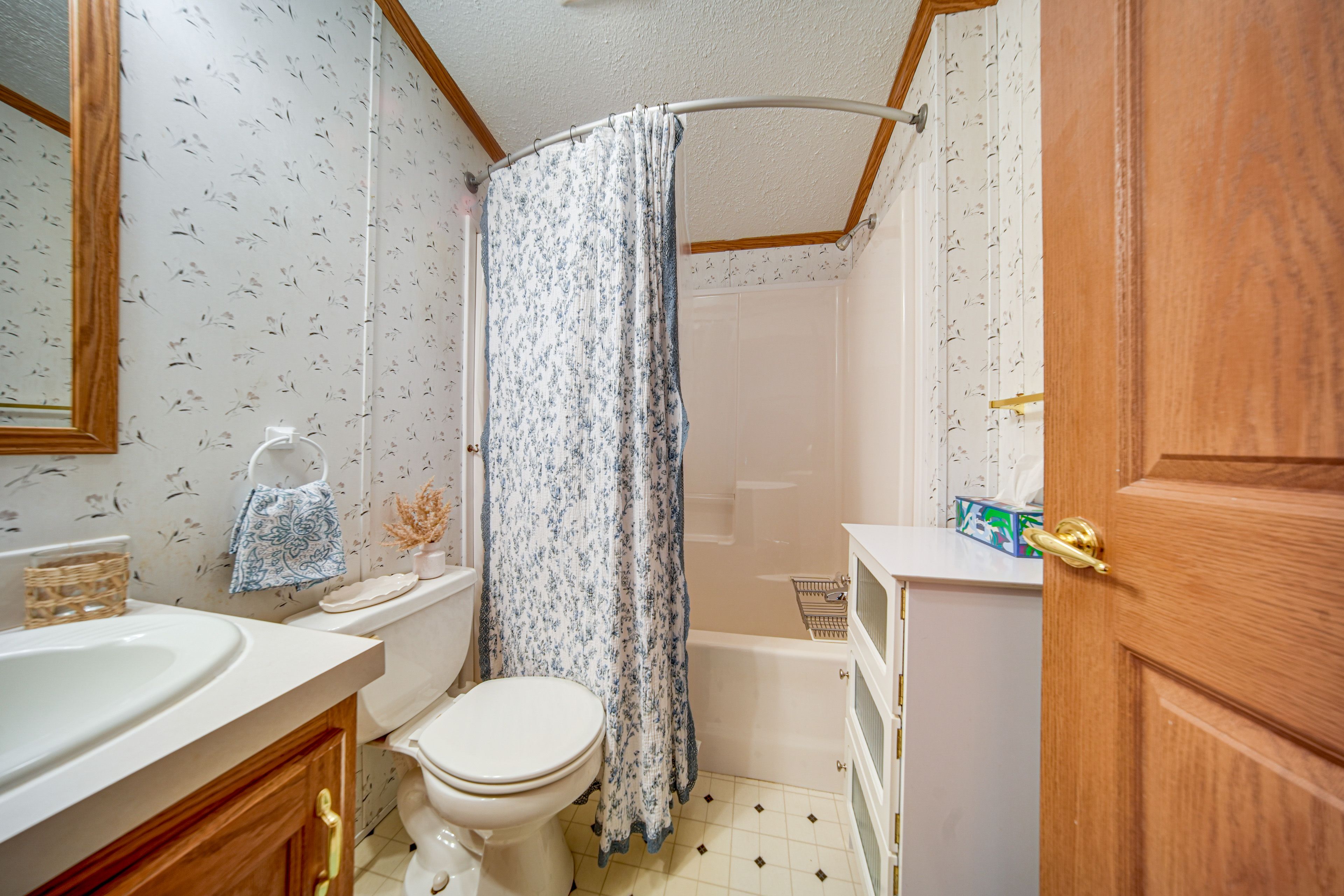 Full Bathroom