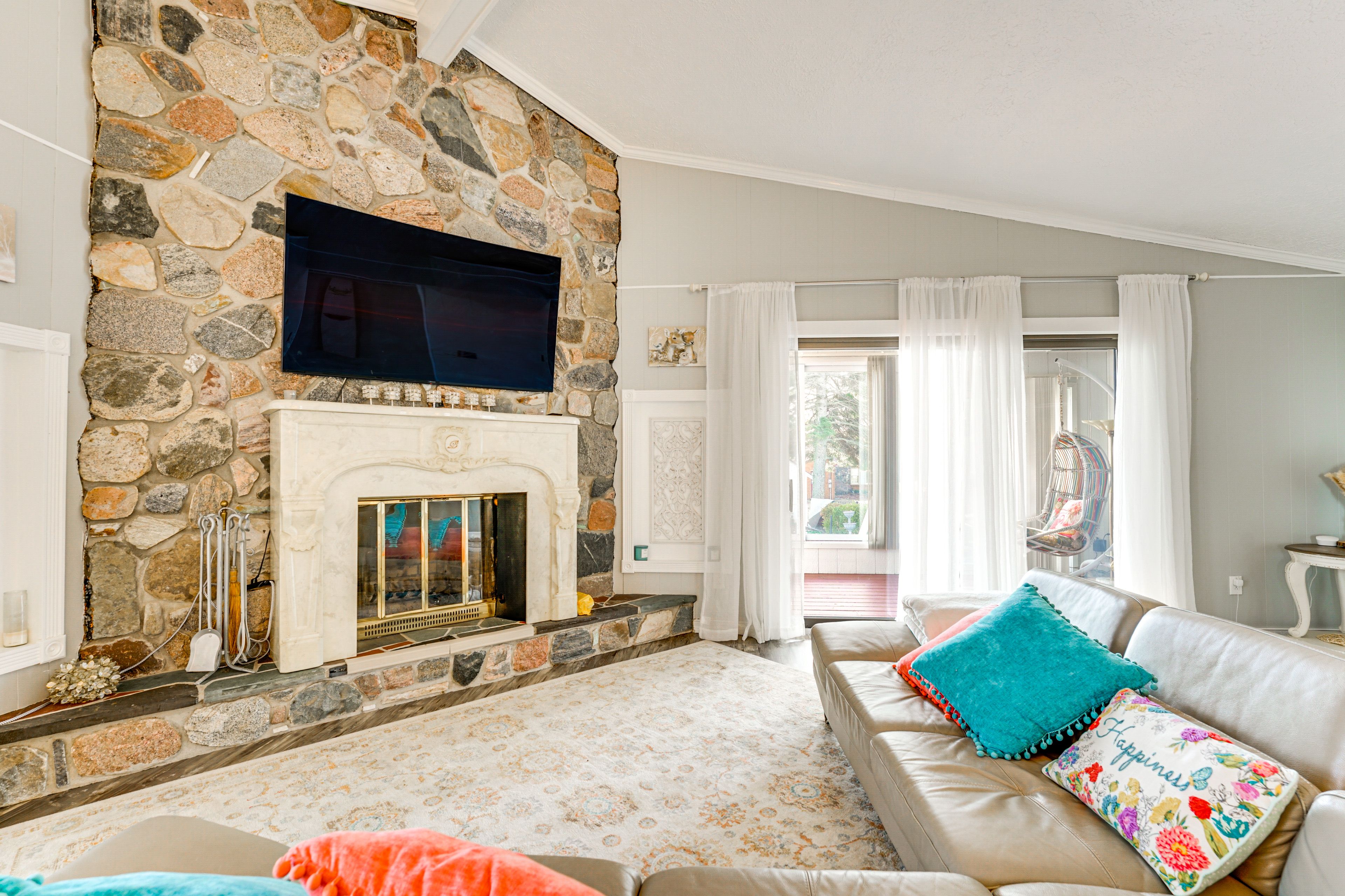 Living Room | 1st Floor | Gas Fireplace | Flat-Screen TV
