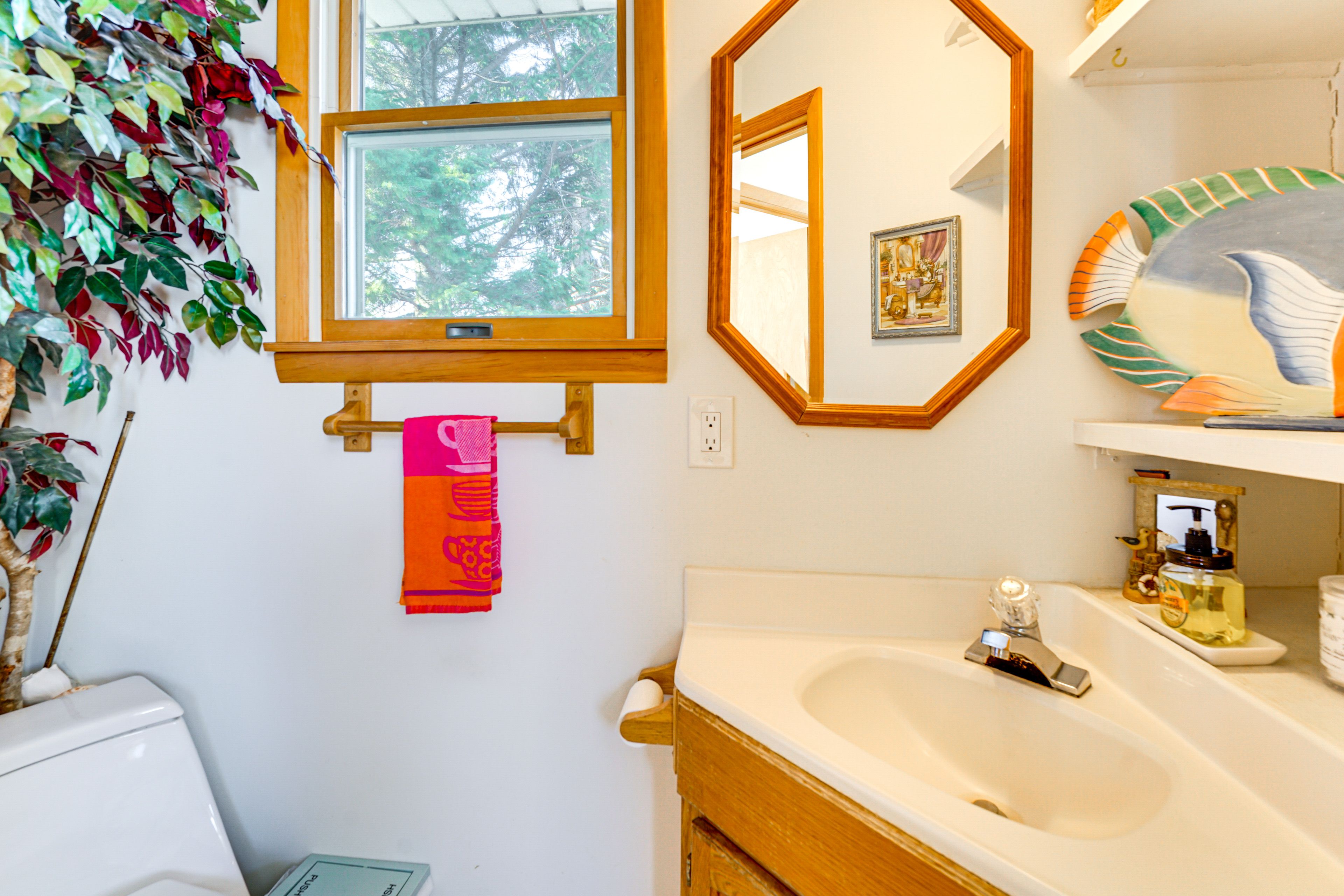 Half Bathroom | 2nd Floor