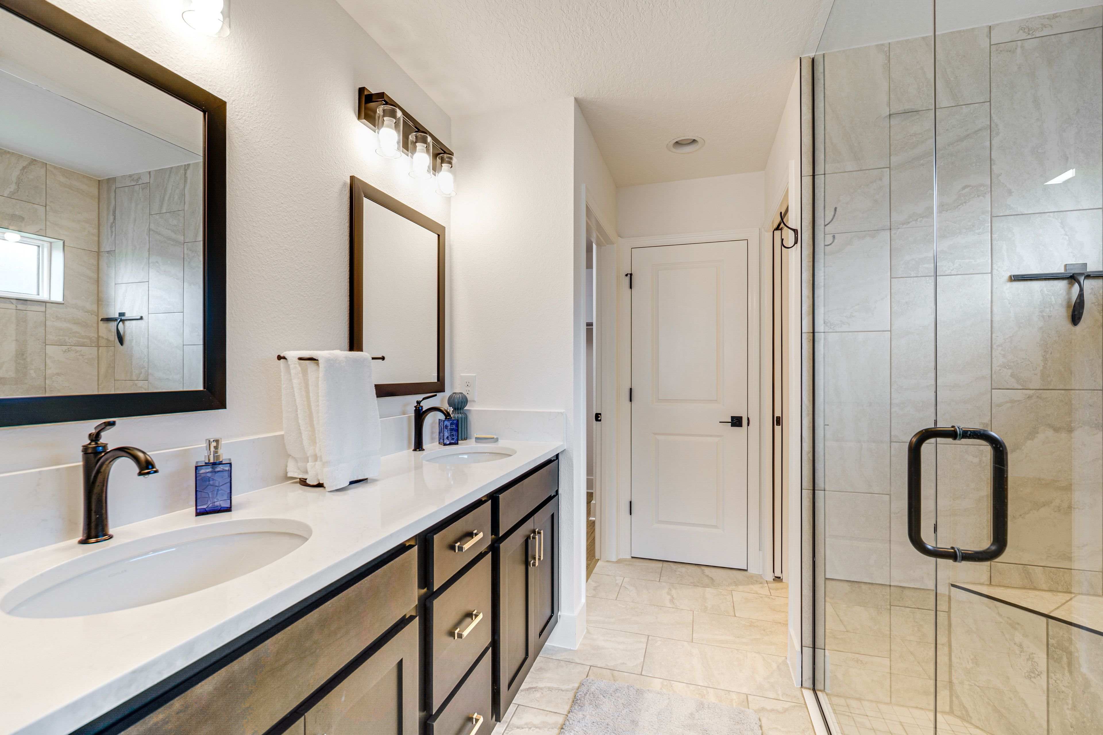 En-Suite Bathroom | Towels Provided