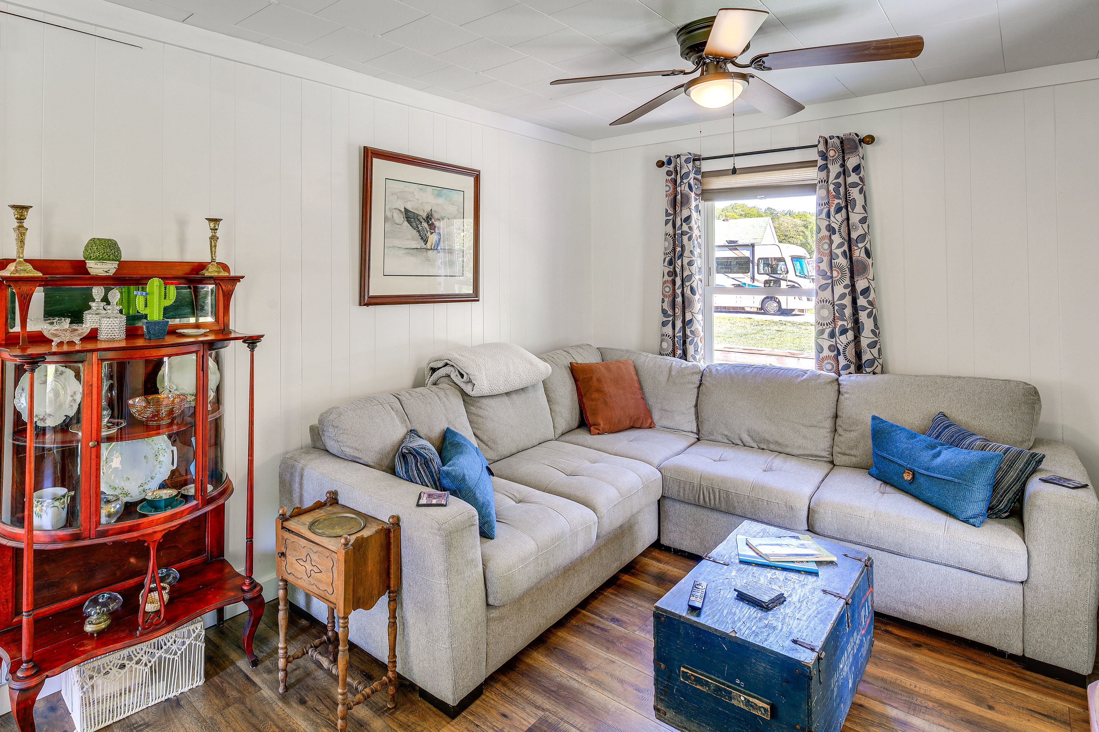 Living Room | Full Sleeper Sofa | Smart TV | Central Air Conditioning/Heat