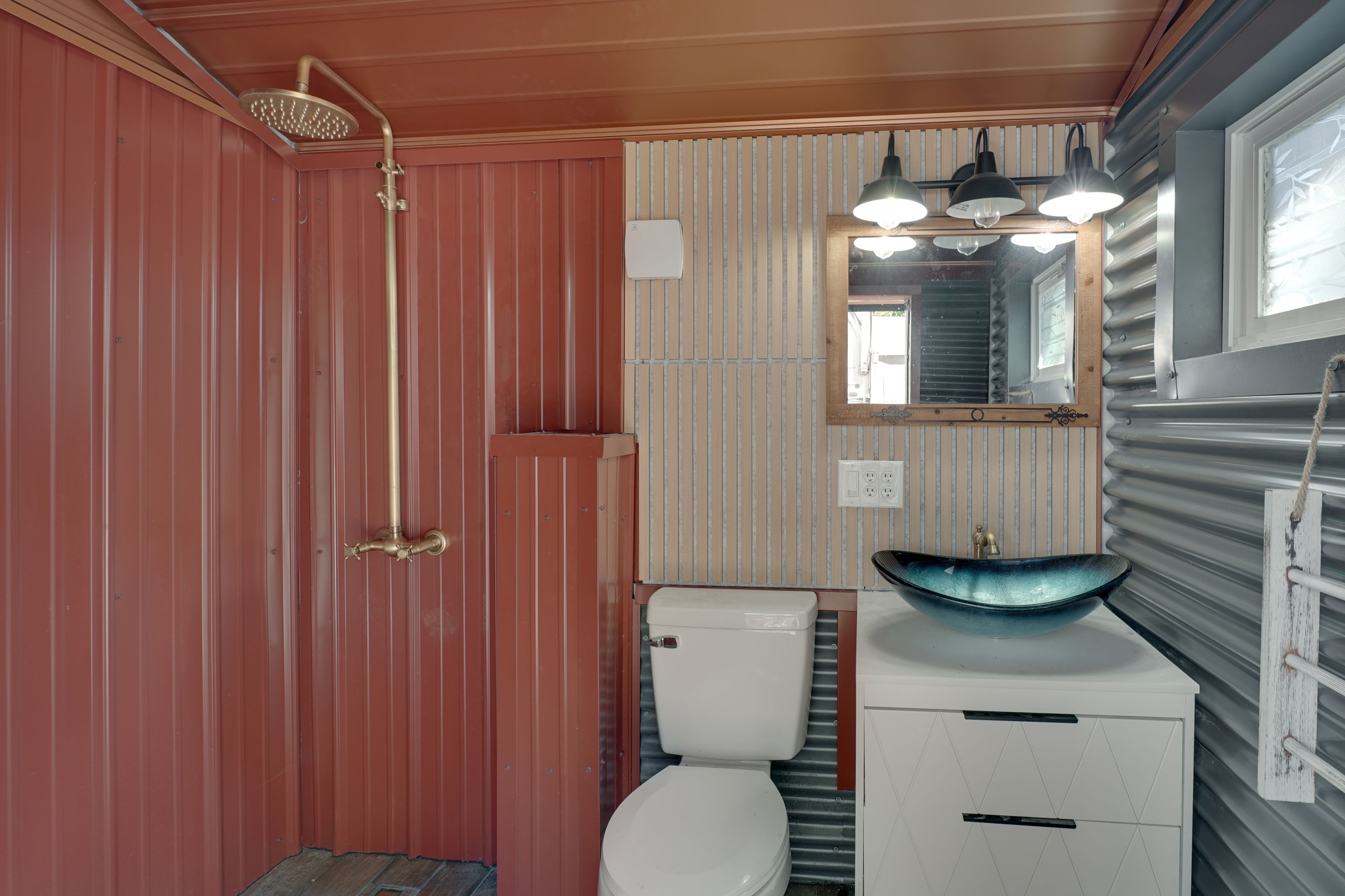 Full Detached Bathroom