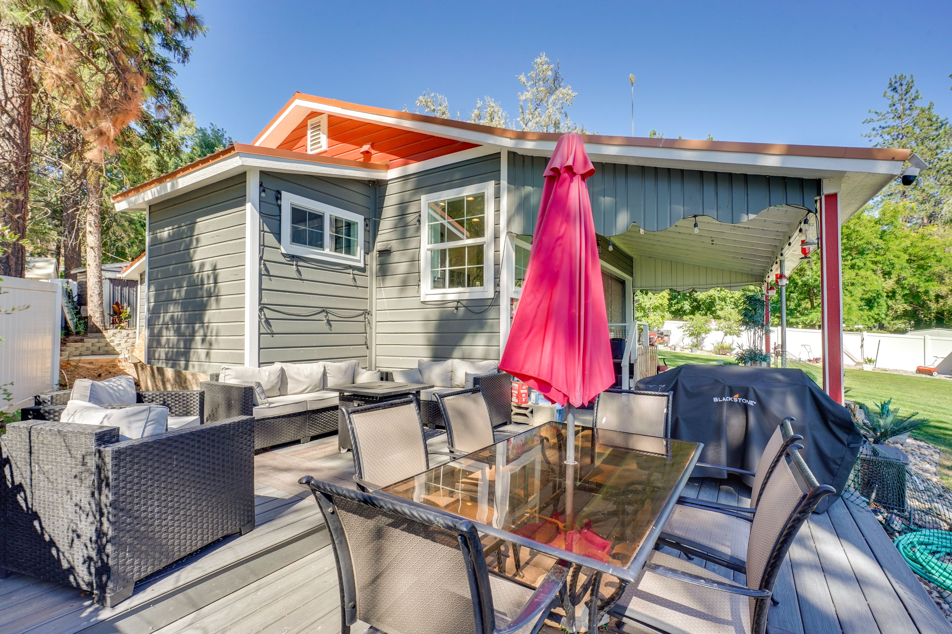 Furnished Deck | Outdoor Dining | Fire Pit Table
