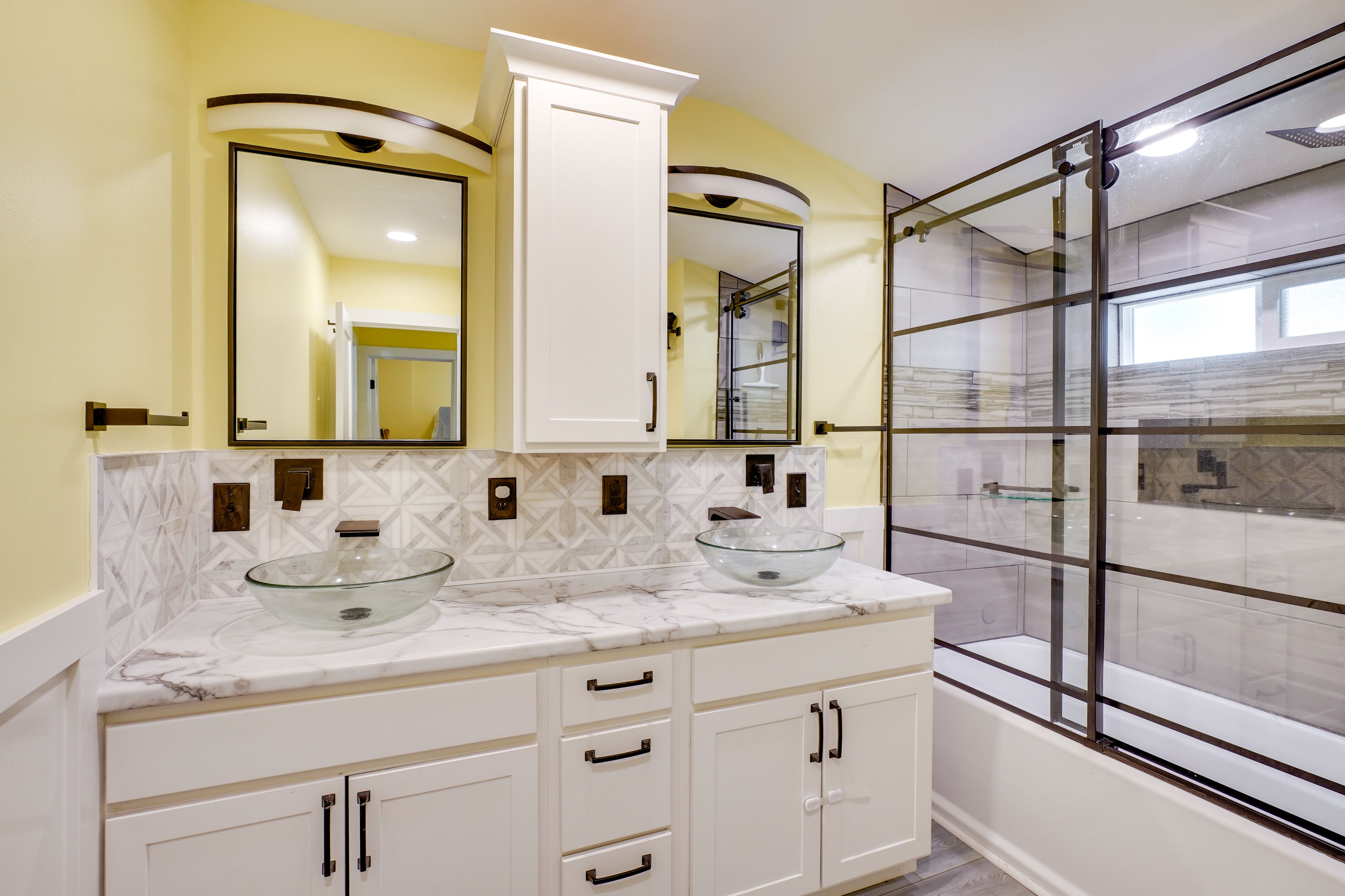 Full Bathroom | Towels Provided | Complimentary Toiletries | Hair Dryer