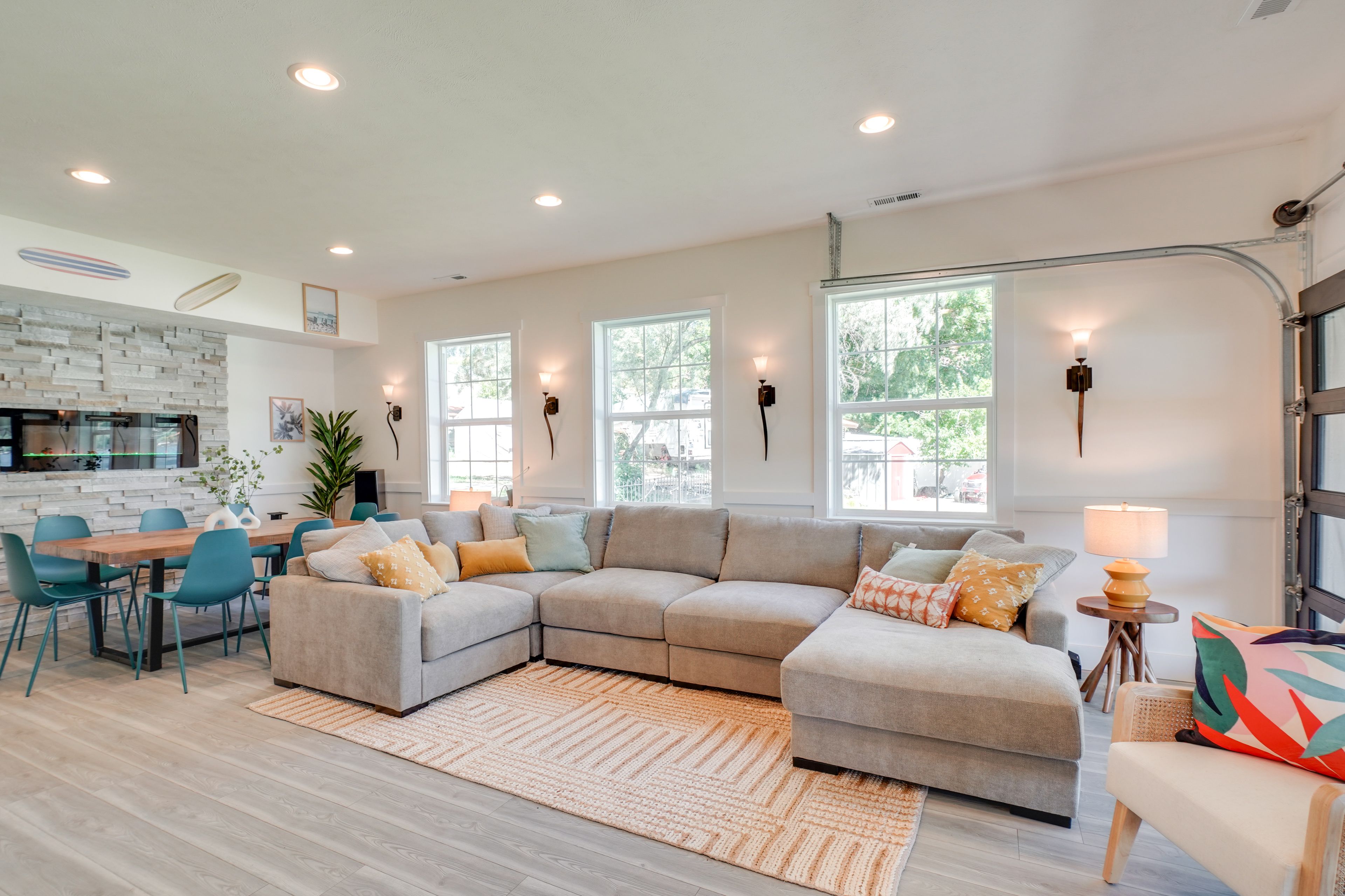 Living Room | Smart TV | Free WiFi