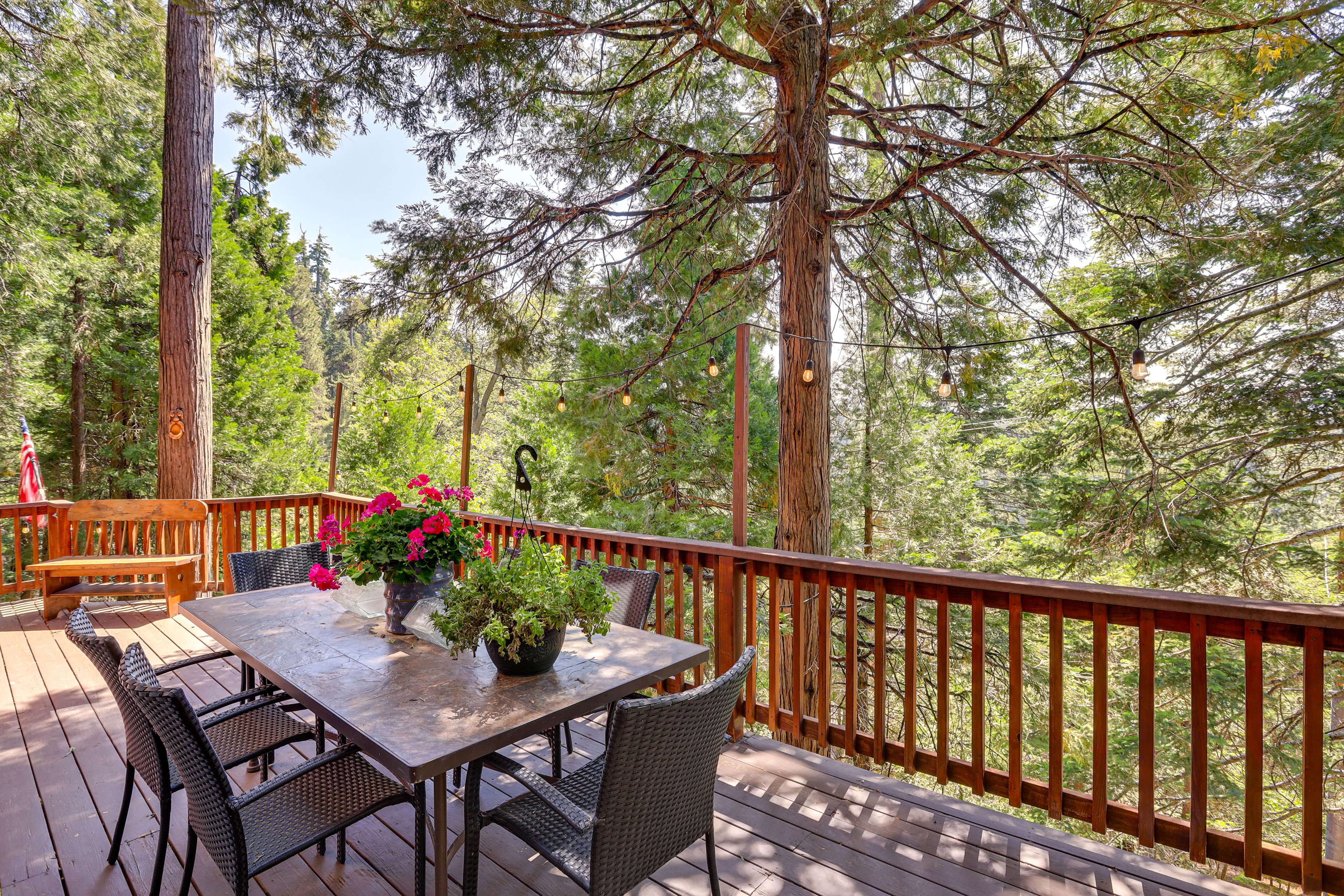 Upper Deck | Outdoor Dining Area | Gas Grill | Fire Pit