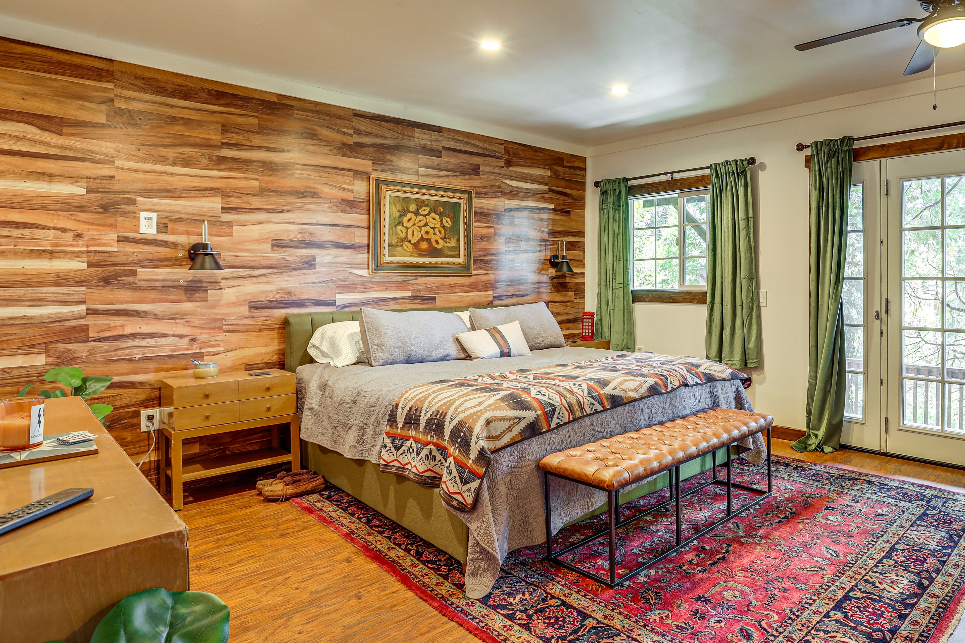 Bedroom 1 | King Bed | 1st Floor
