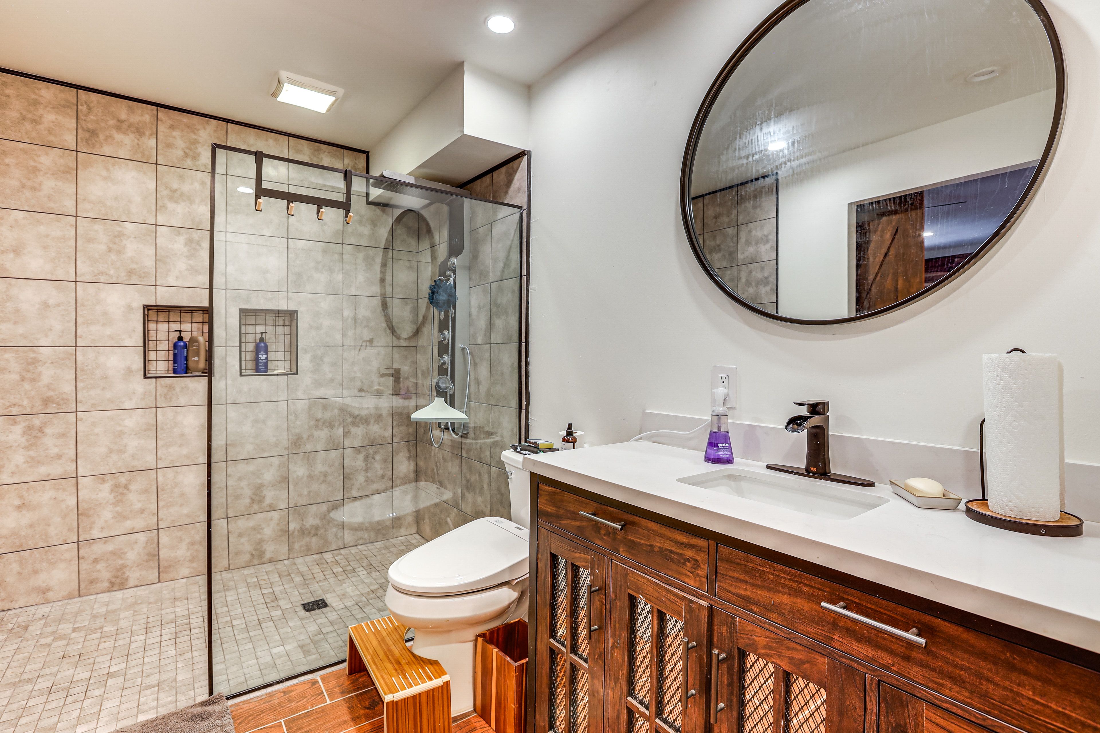 En-Suite Bathroom | 1st Floor